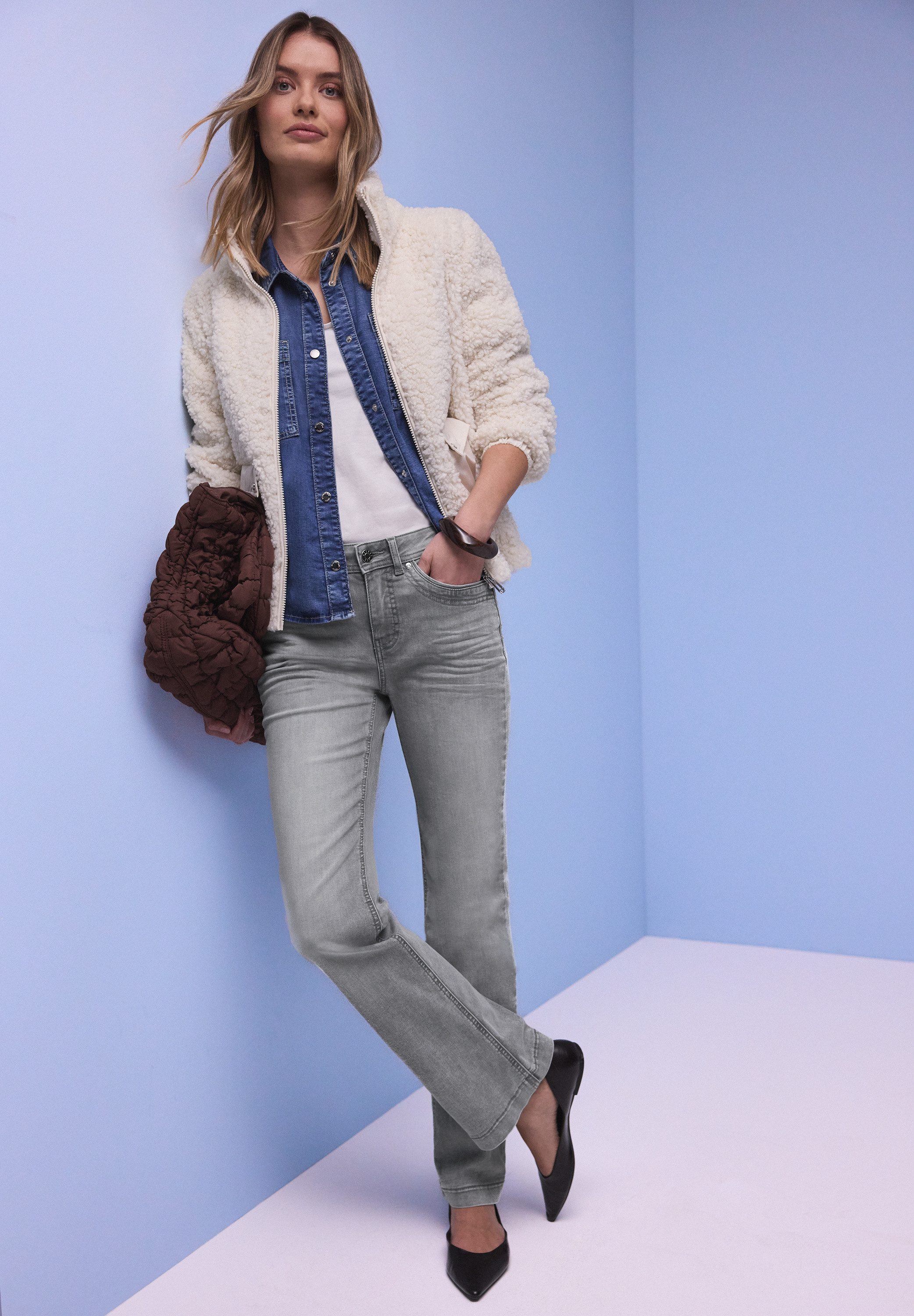 STREET ONE Bootcut-Jeans Style Blaire 5-Pocket-Style, mit Viskose und Stretch – Bild 4 von 5