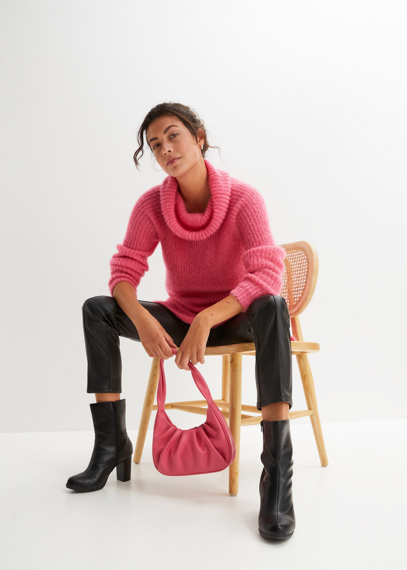 bonprix Rollkragenpullover in kuscheliger Strickqualität, mit weitem Rollkragen, Seitenschlitze – Bild 5 von 5