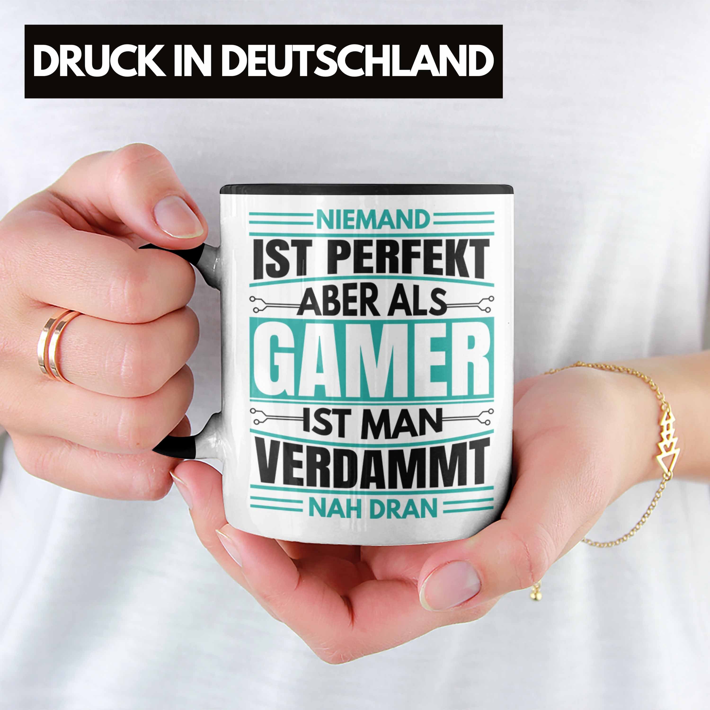 Trendation Tasse Trendation - Zocker Geschenk Geschenkidee Schwarz Tasse Jungs Niemand Ist Perfekt für Gamer