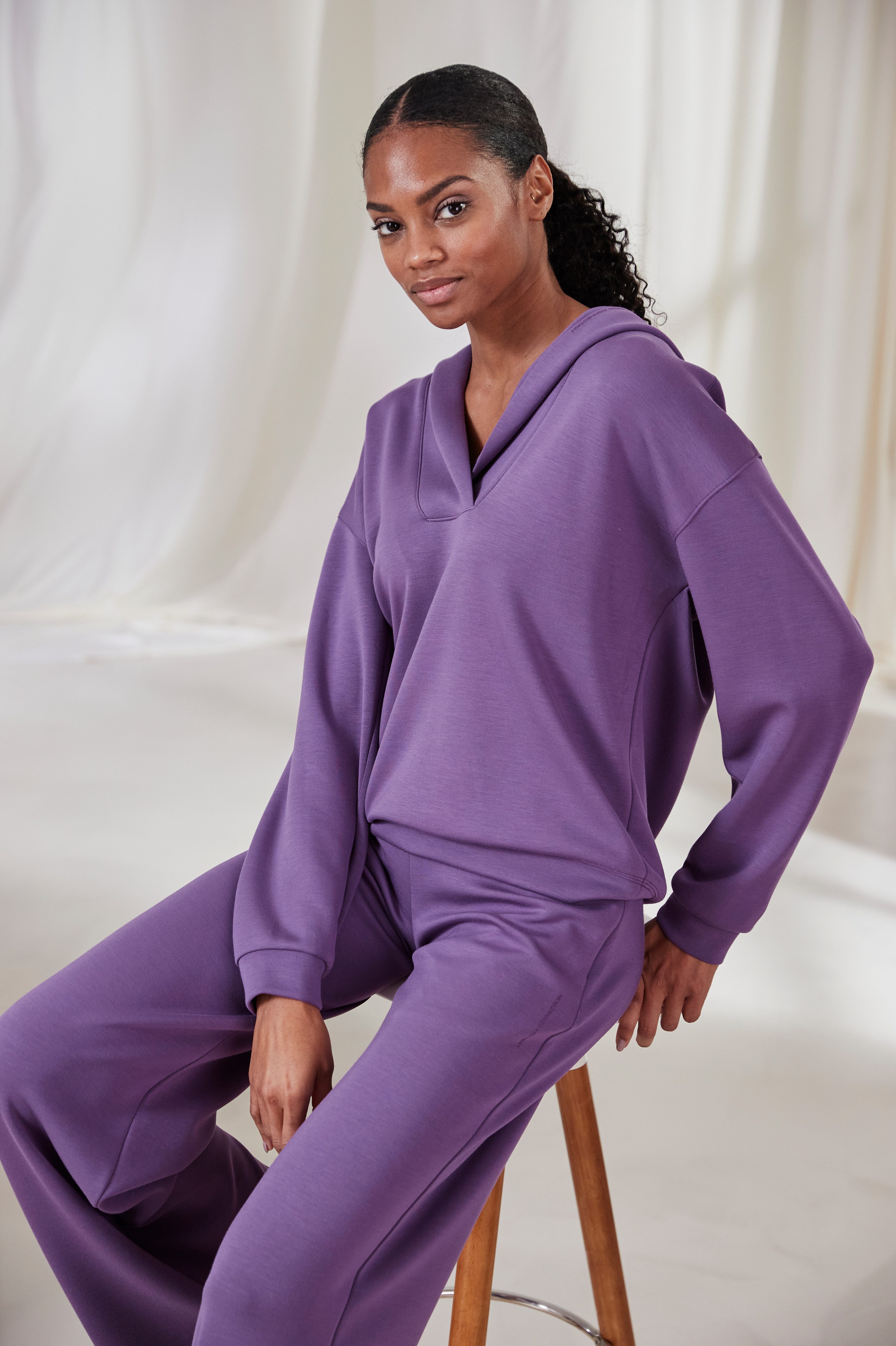 French Connection Hoodie mit V-Ausschnitt und breitem Kragen, Loungewear