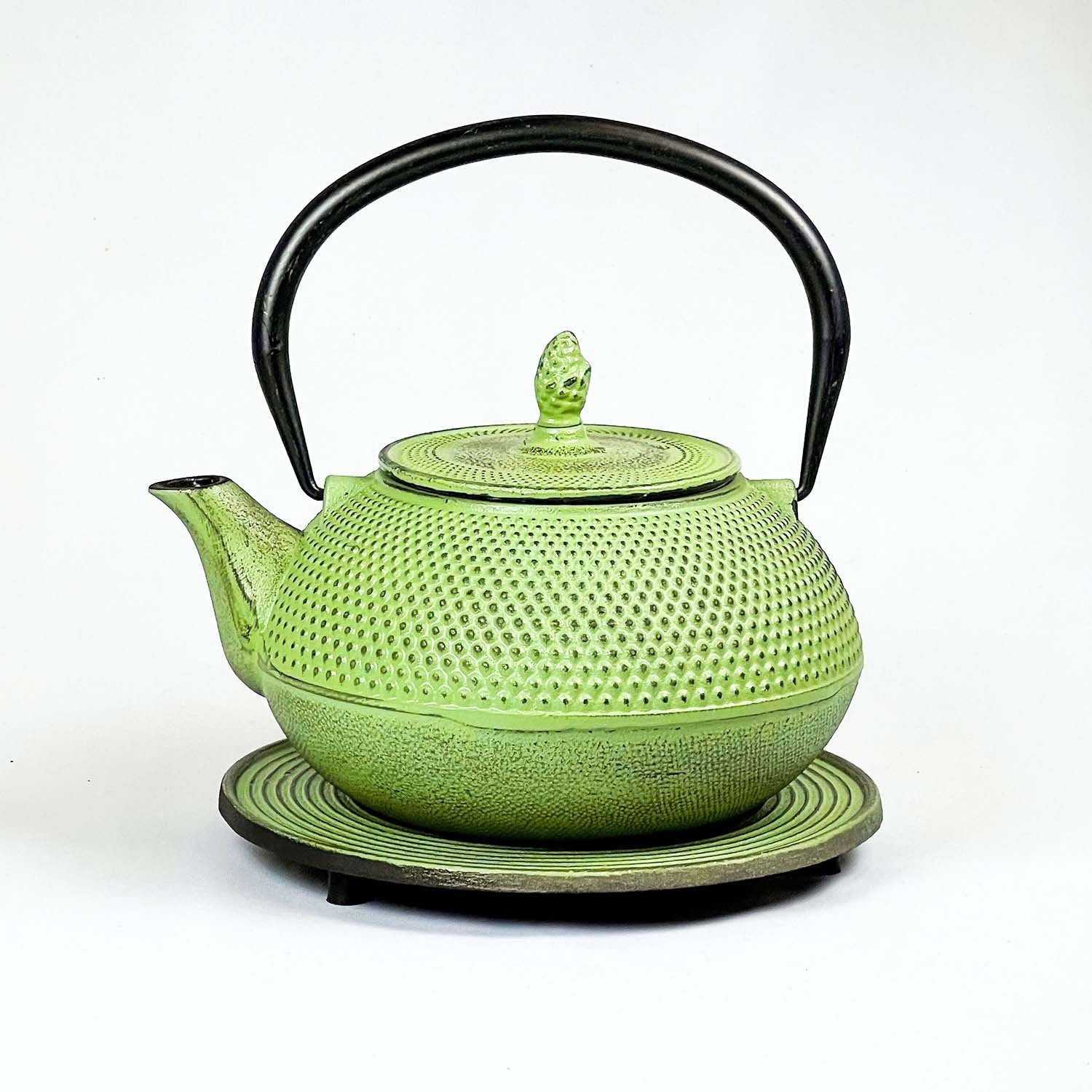 JA-UNENDLICH Teekanne Basic grün, 1.2 l, aus Gusseisen handgefertigt im Sandgussverfahren, innen emailliert Olive