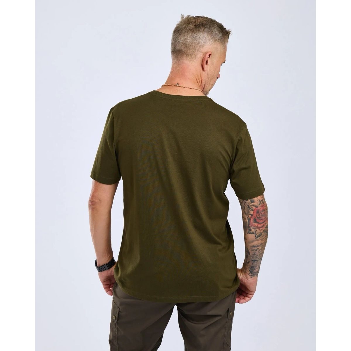 Pinewood Kurzarmshirt Red Deer T-shirt Nachhaltiges Herren-T-Shirt mit Hirschmotiv, ideal für