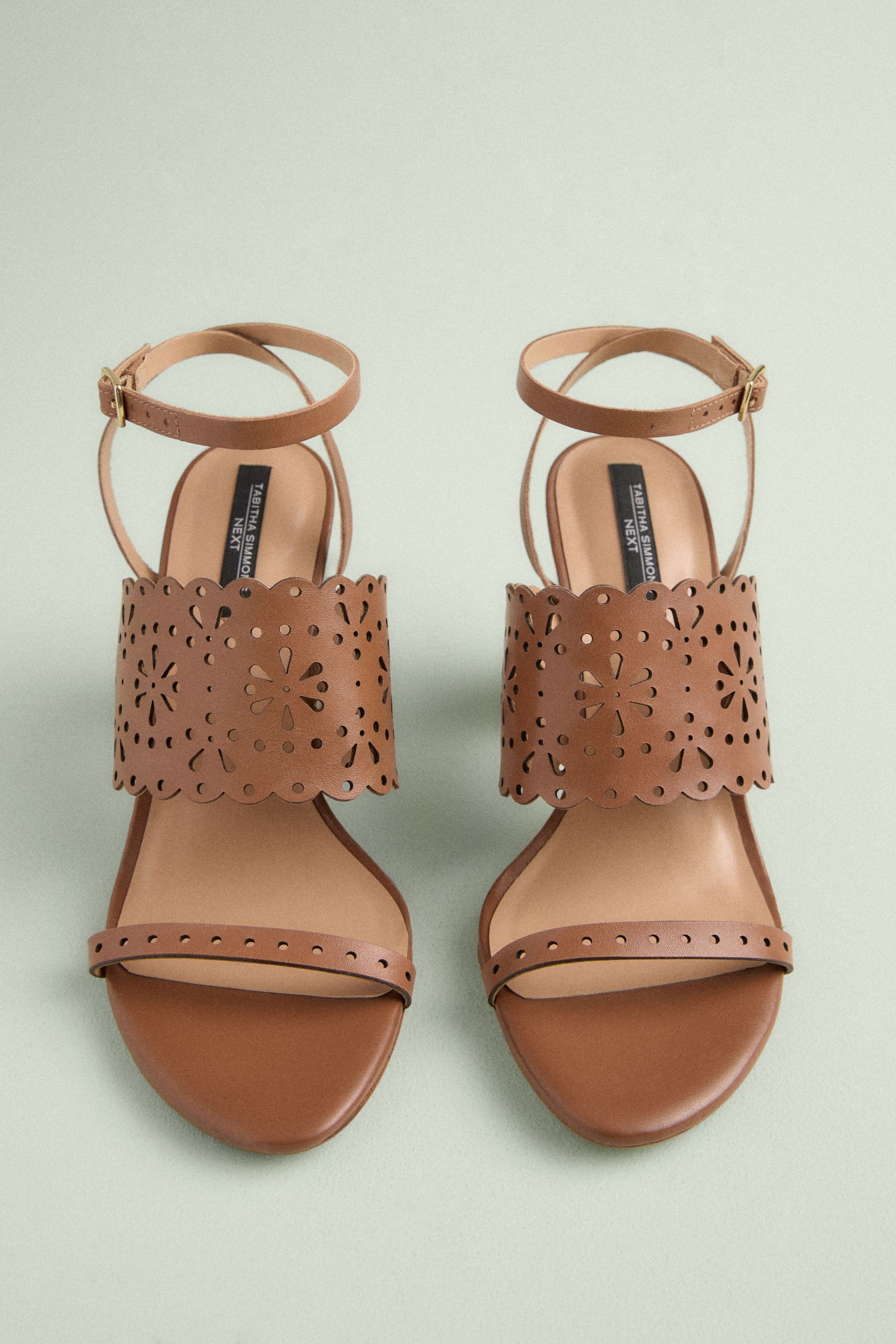 Next Runde Tabitha Simmons x Next Dahlia Sandaletten High-Heel-Sandalette (1-tlg)