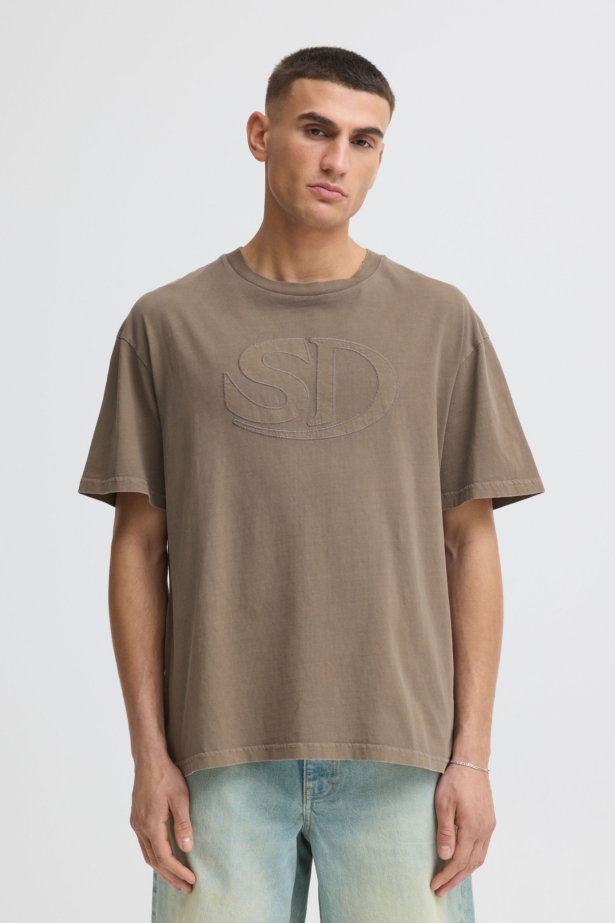 !Solid Rundhalsshirt SDUncaster Lässiges T-Shirt mit gestickter Frontgrafik - Loose Fit