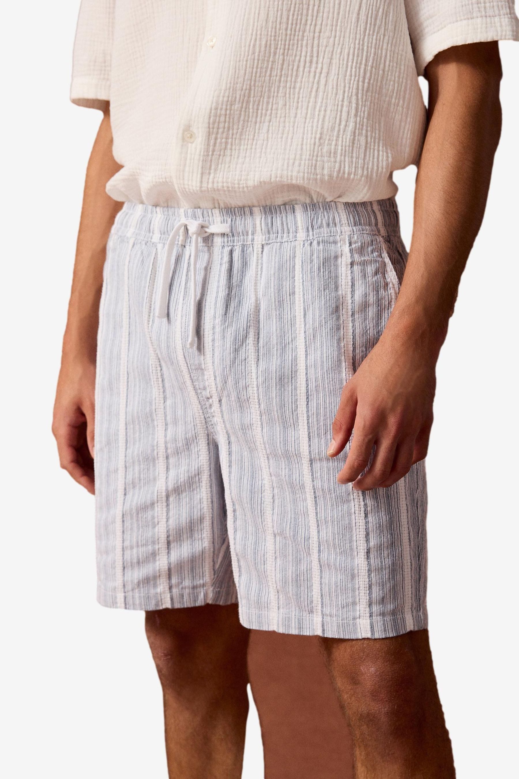 Shorts Gestreifte Shorts mit Kordelzug aus Baumwolle