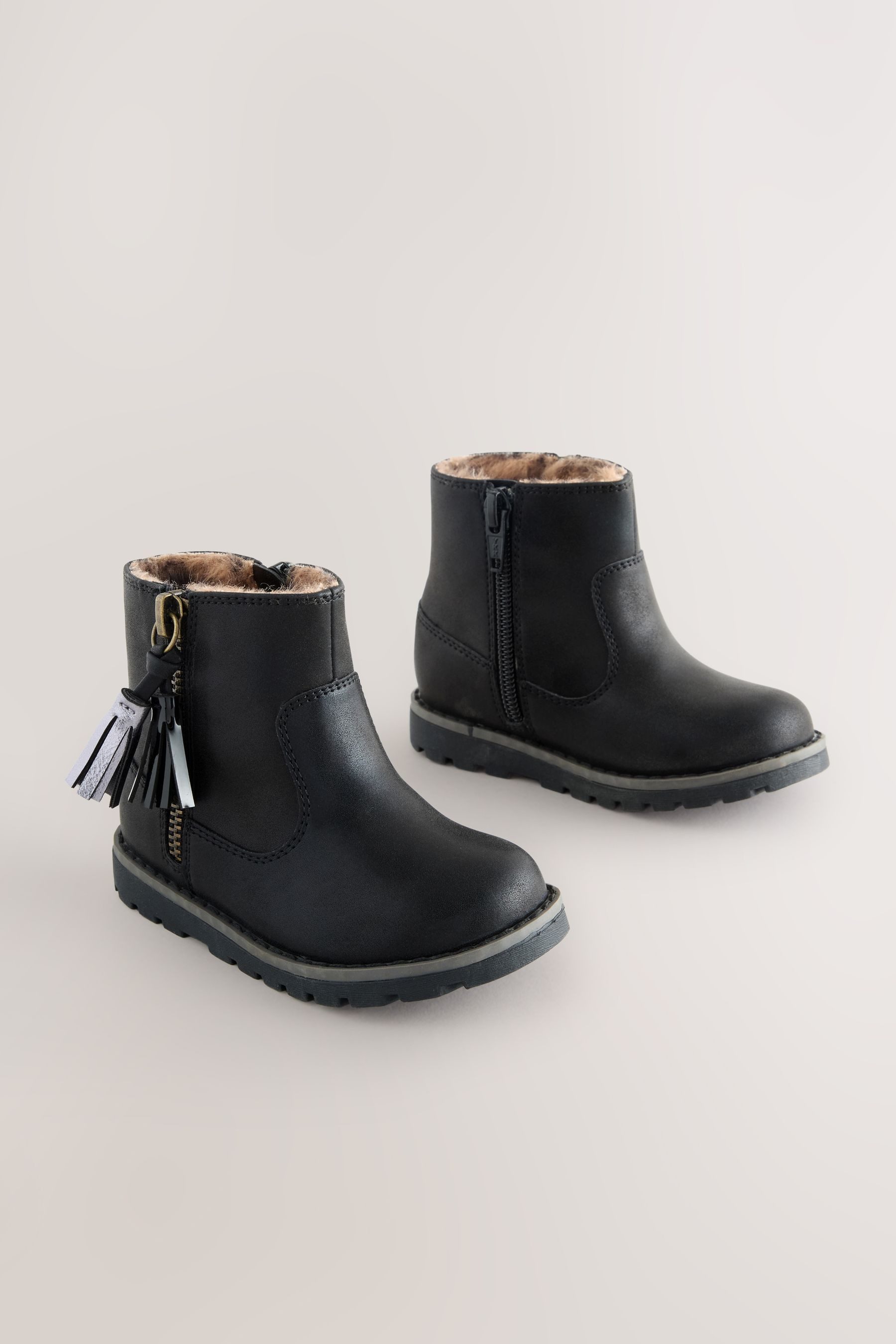 Next Chelseastiefel mit Quaste, weite Passform Stiefelette (1-tlg)