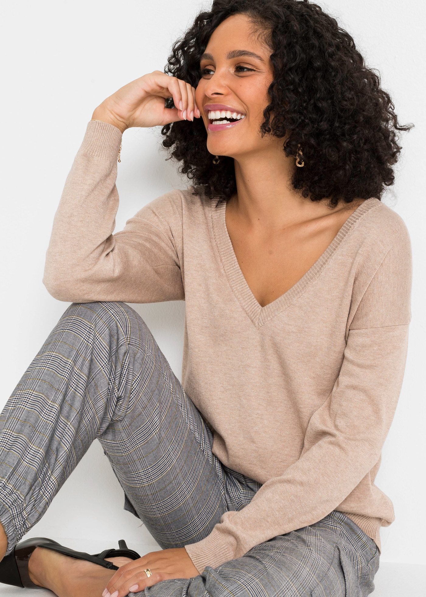 bonprix Strickpullover kuschelweiches Material, Oversize-Passform, V-Ausschnitt