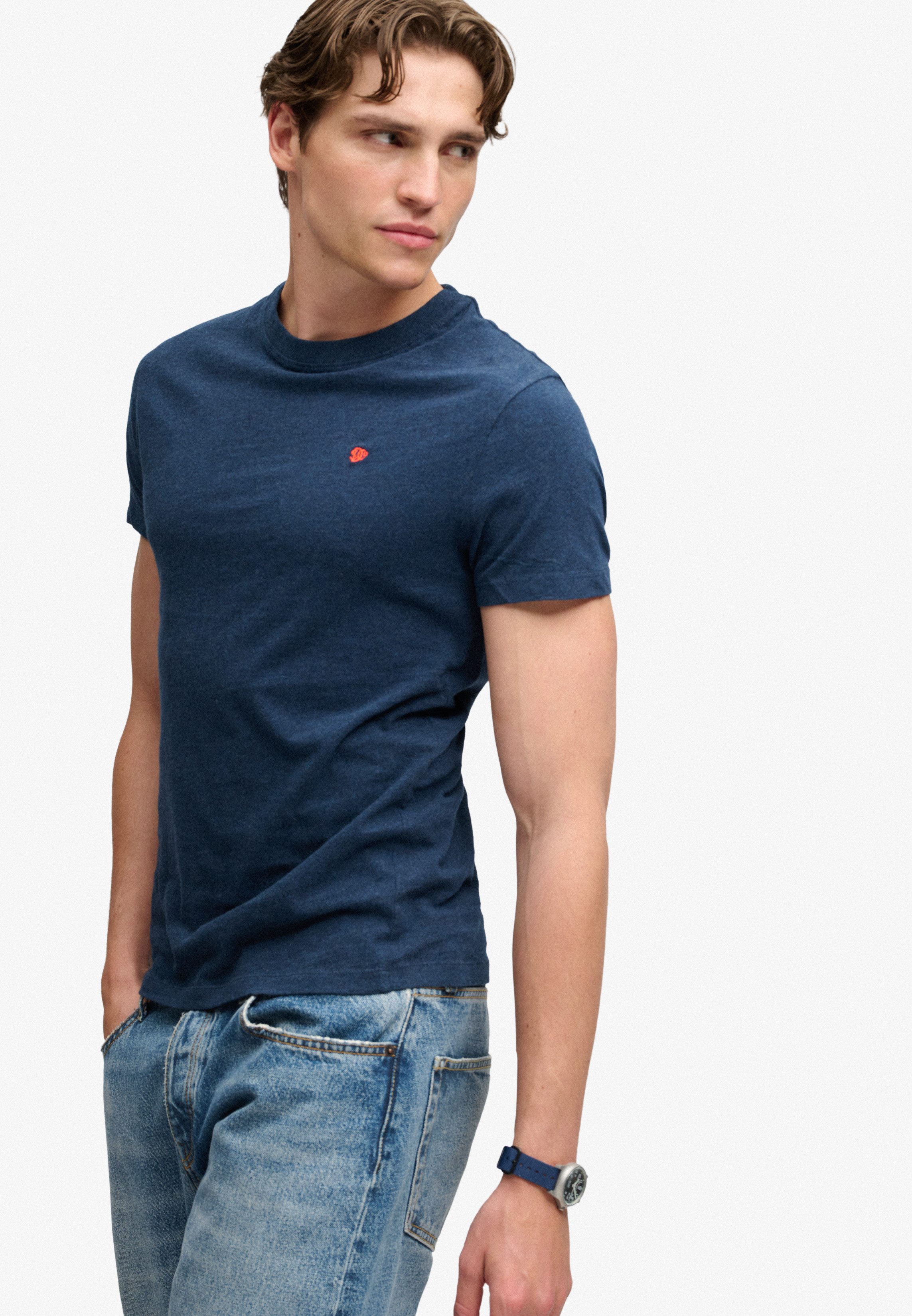 Superdry Rundhalsshirt ESSENTIAL SDCO LOGO EMB TEE Baumwolle, regular fit