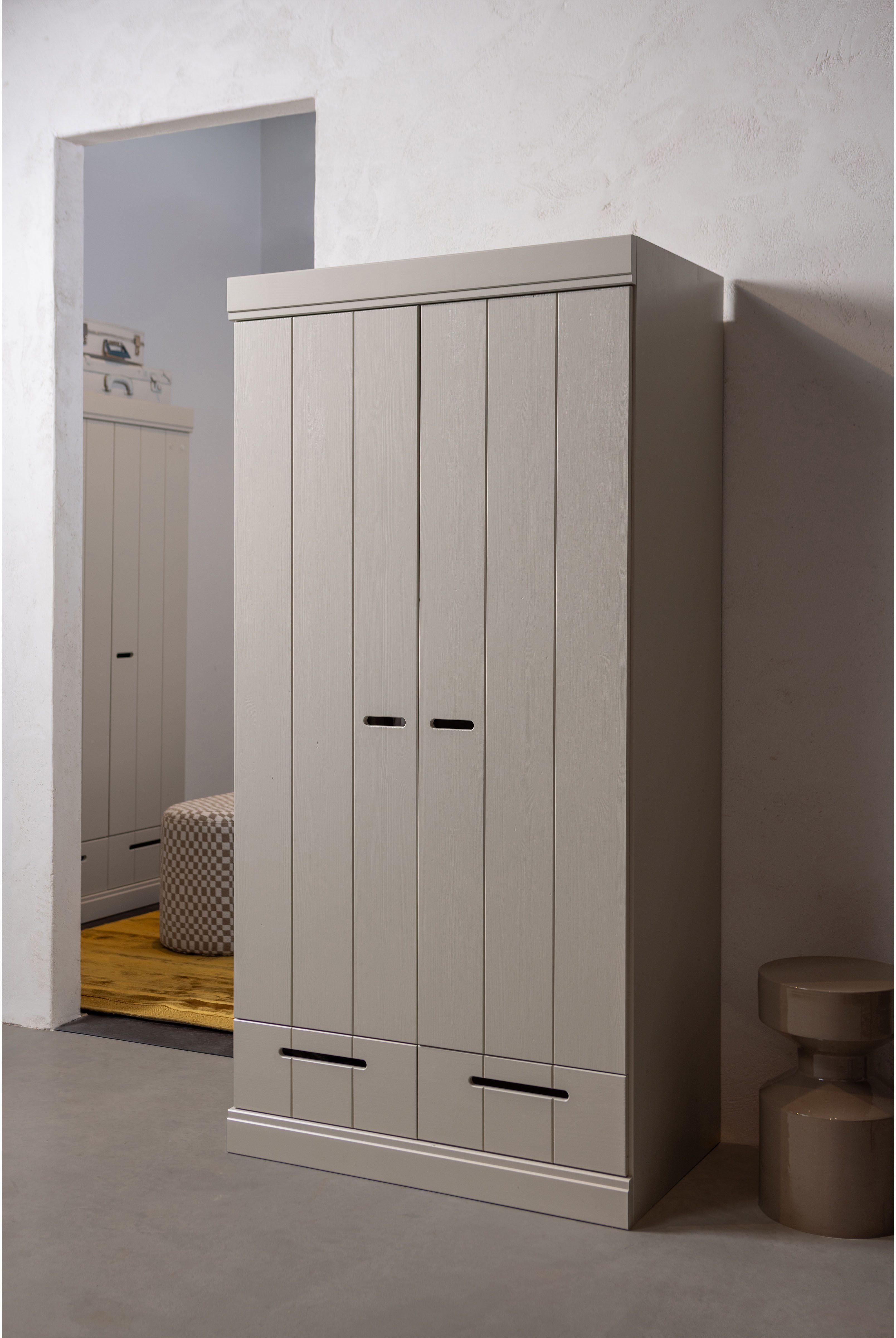 WOOOD Kleiderschrank Connect FSC®-Kiefernholz Schlitzgriff, H 195 x B 140 x T 53 cm 2-türiger Kleiderschrank Connect aus FSC-Kiefer, modular & praktisch