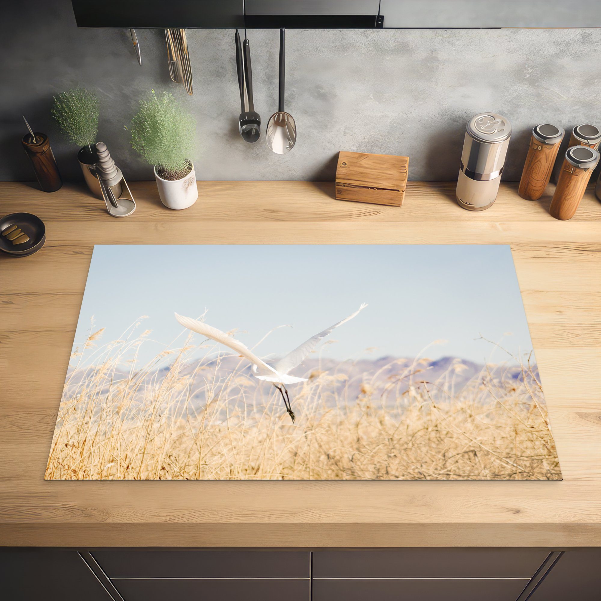 für die Ceranfeldabdeckung Schutz Vinyl, weg, Silberreiher 81x52 küche, Induktionskochfeld MuchoWow fliegt Herdblende-/Abdeckplatte (1 cm, tlg),