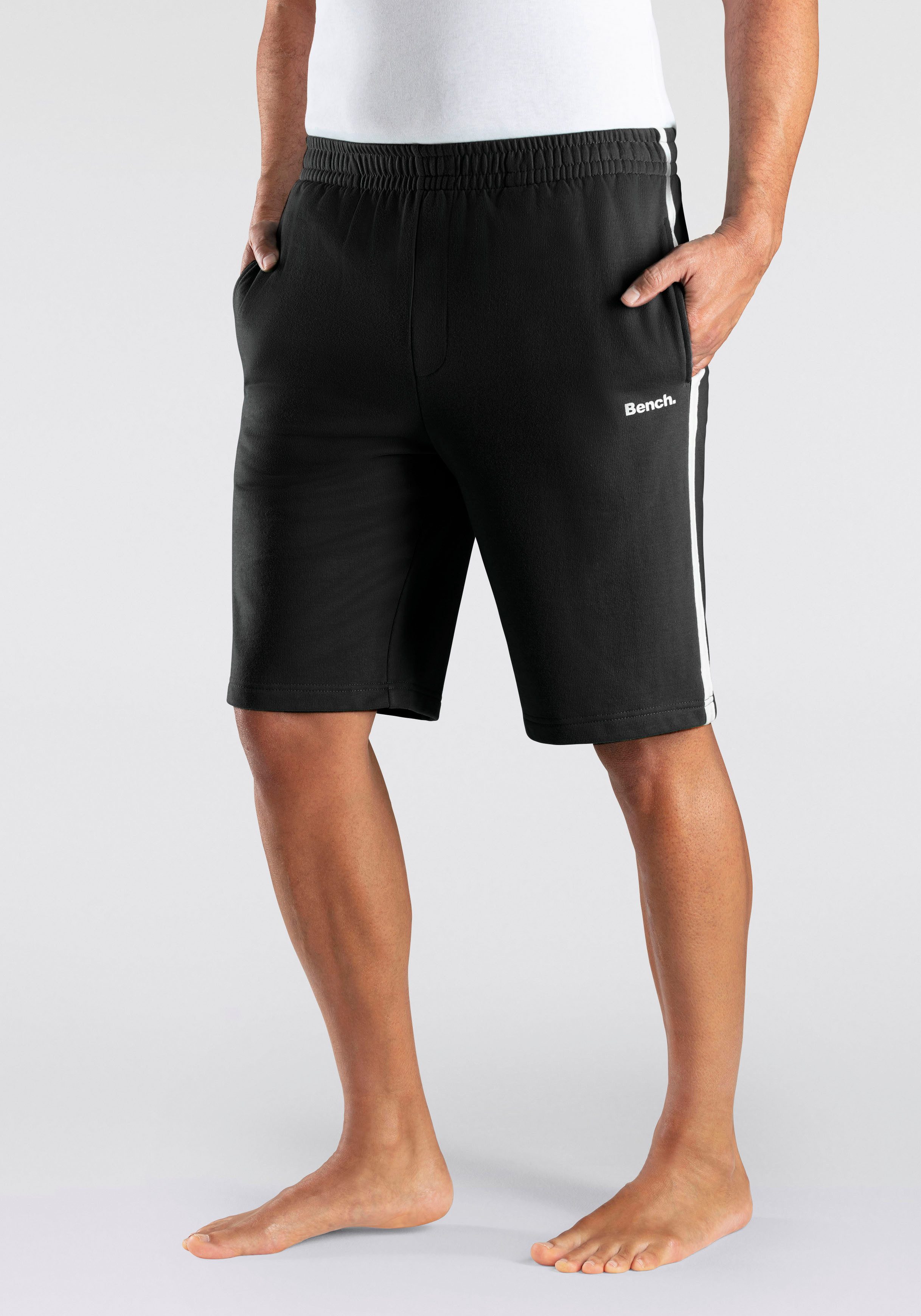 Bench. Sweatshorts kurze Relaxshort, Jogginghose, weicher Sweat-Qualität