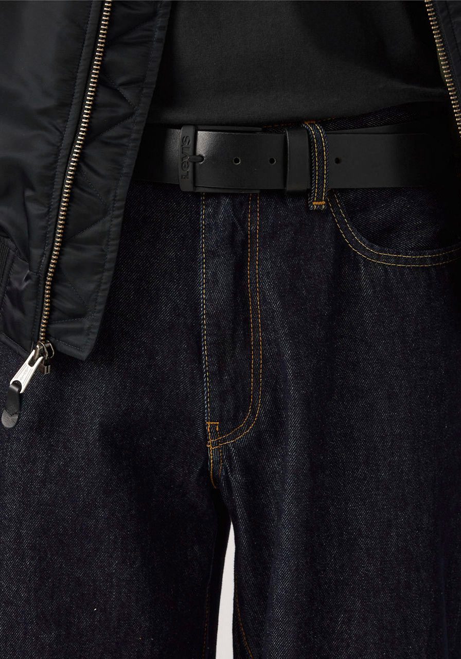 Levi's® Ledergürtel NEW DUNCAN mit Logoprägung auf der Schließe