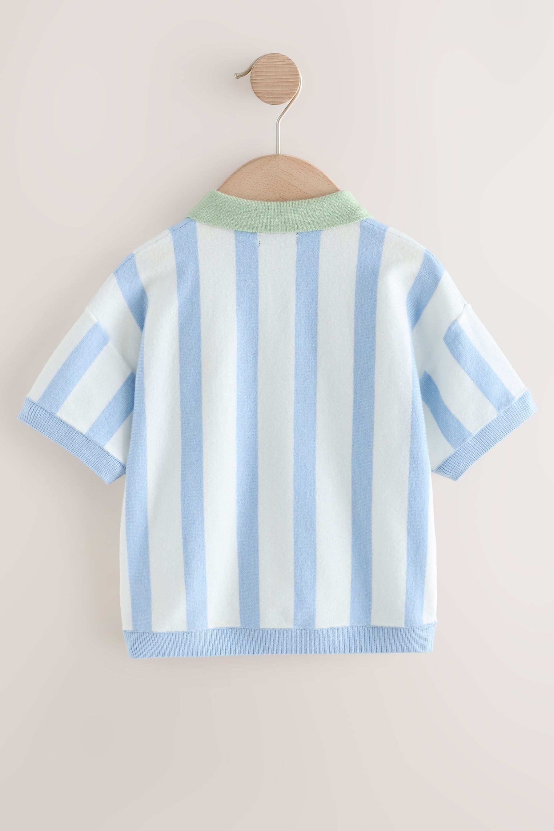 Next Polokragenpullover Strick-Poloshirt mit geknöpftem Kragen und Motiv (1-tlg)