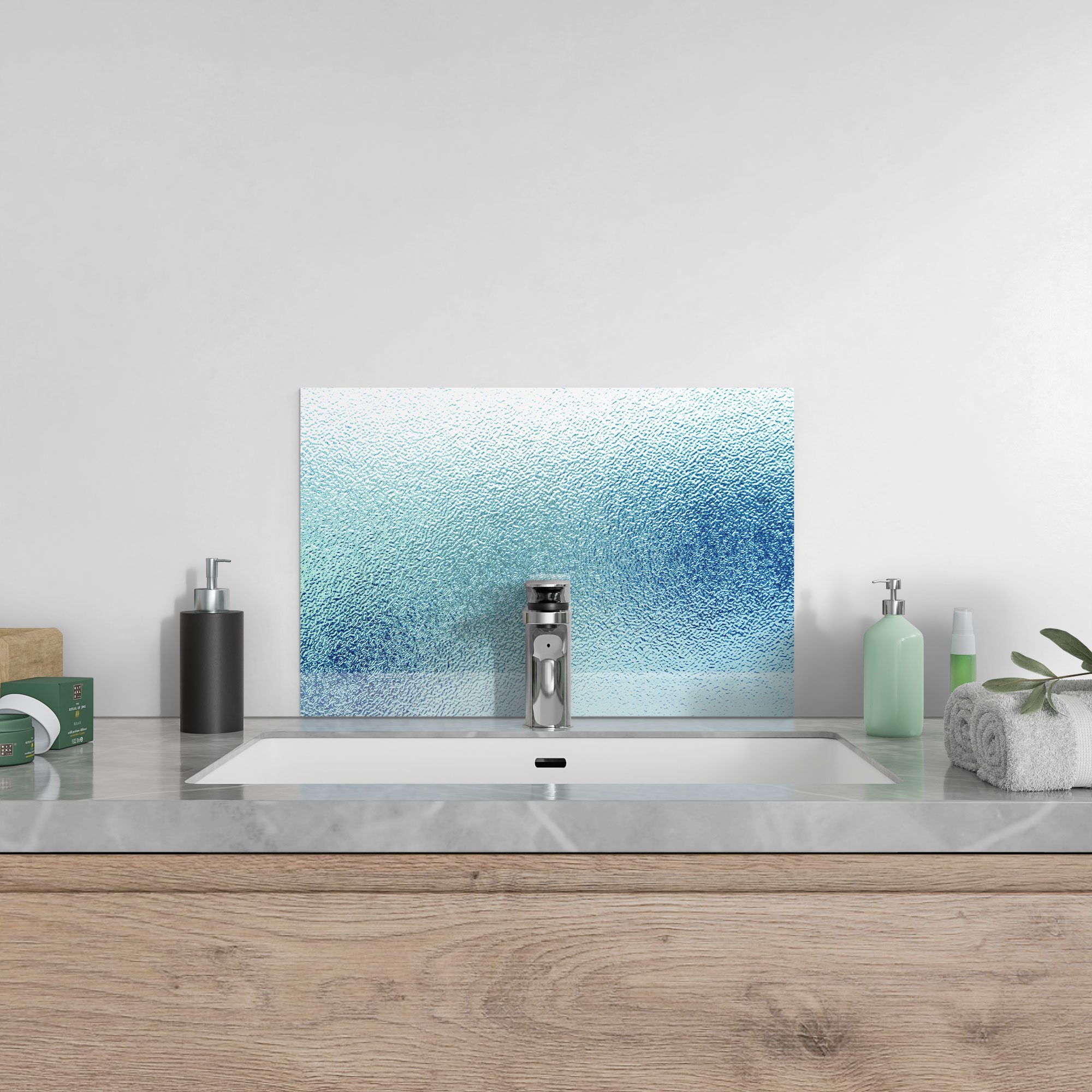 Badrückwand 'Milchglas Spritzschutz Herdblende Glas Küchenrückwand DEQORI Blaustich', mit