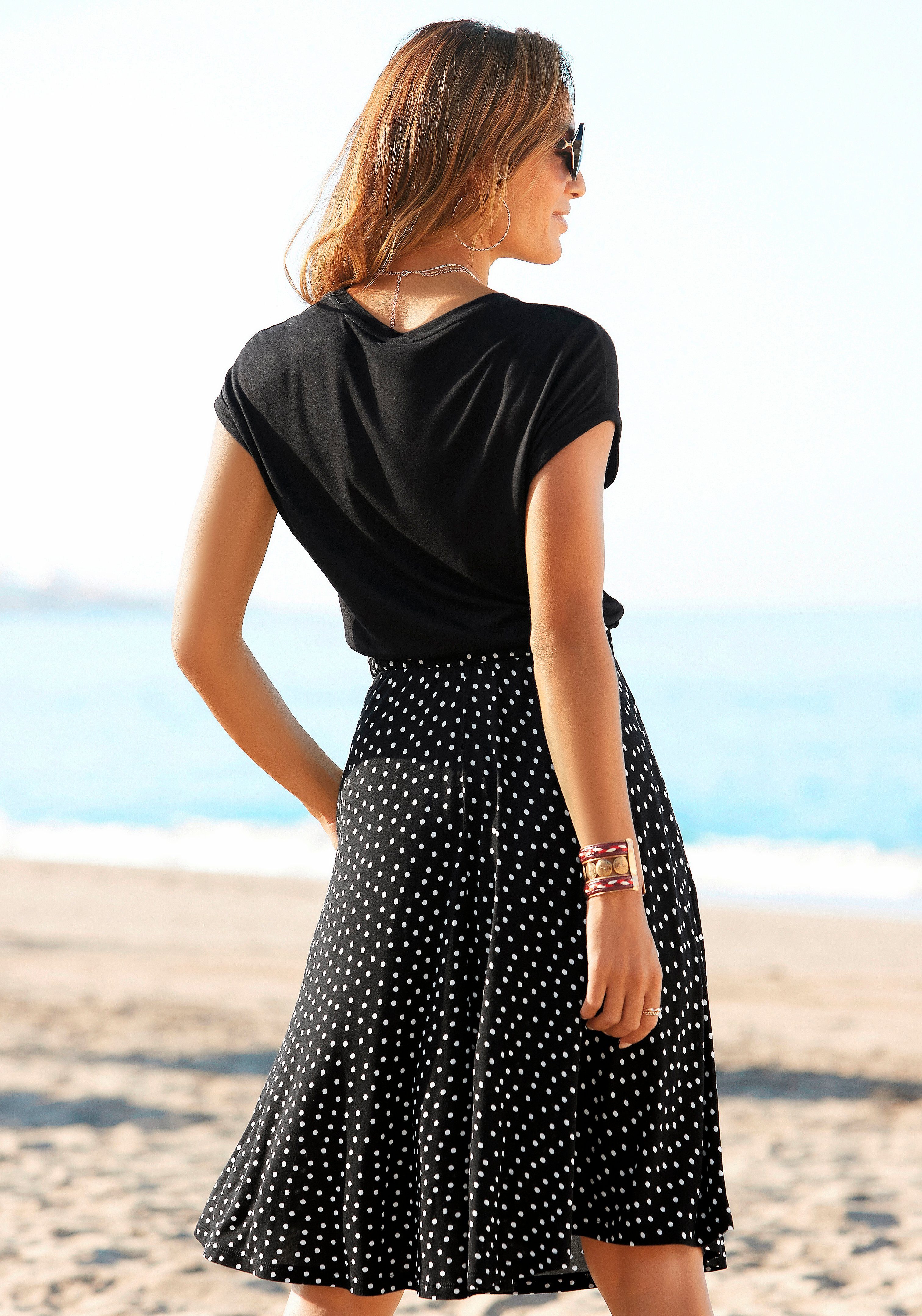 Beachtime by Lascana Jerseykleid mit Rüschenkante in der Taille, Rock mit Taschen, sommerlich Legeres Sommerkleid mit Polka-Dots, Strandkleid aus Viskosejersey – Bild 3 von 5