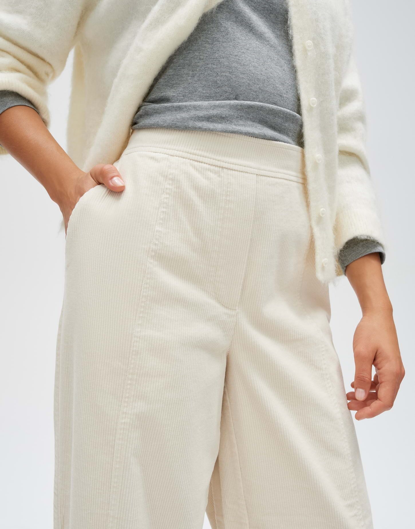OPUS Stoffhose Marou mod aus weichem Cord Ovale Beinform mit samtiger Oberfläche und Gummibund hinten – Bild 4 von 5