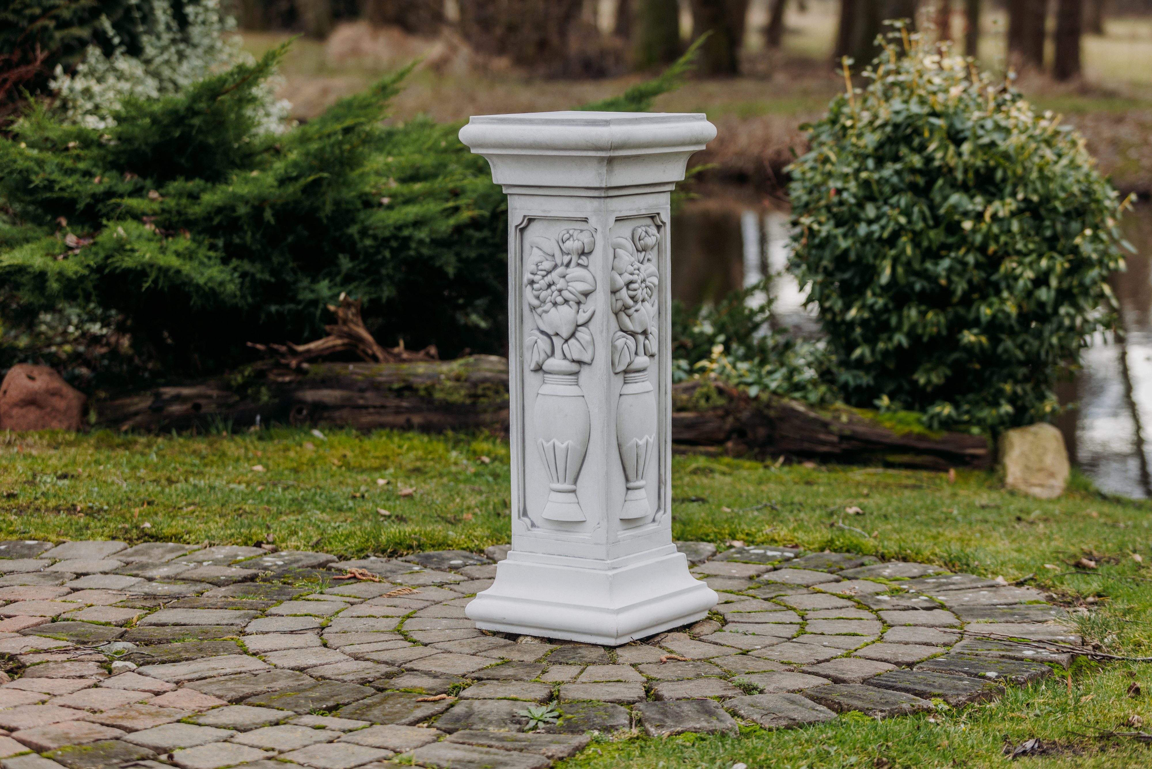gartendekoparadies.de Gartensockel Podest mit dem Motiv Einer Blumenvase, H. 96 cm, G. 129 kg, Frostsicher