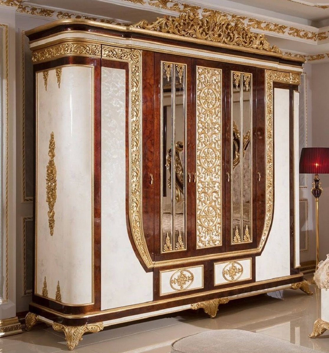 Casa Padrino Kleiderschrank Luxus Barock Schlafzimmerschrank Weiß / Braun / Gold - Prunkvoller Massivholz Kleiderschrank im Barockstil - Barock Schlafzimmer & Hotel Möbel - Edel & Prunkvoll