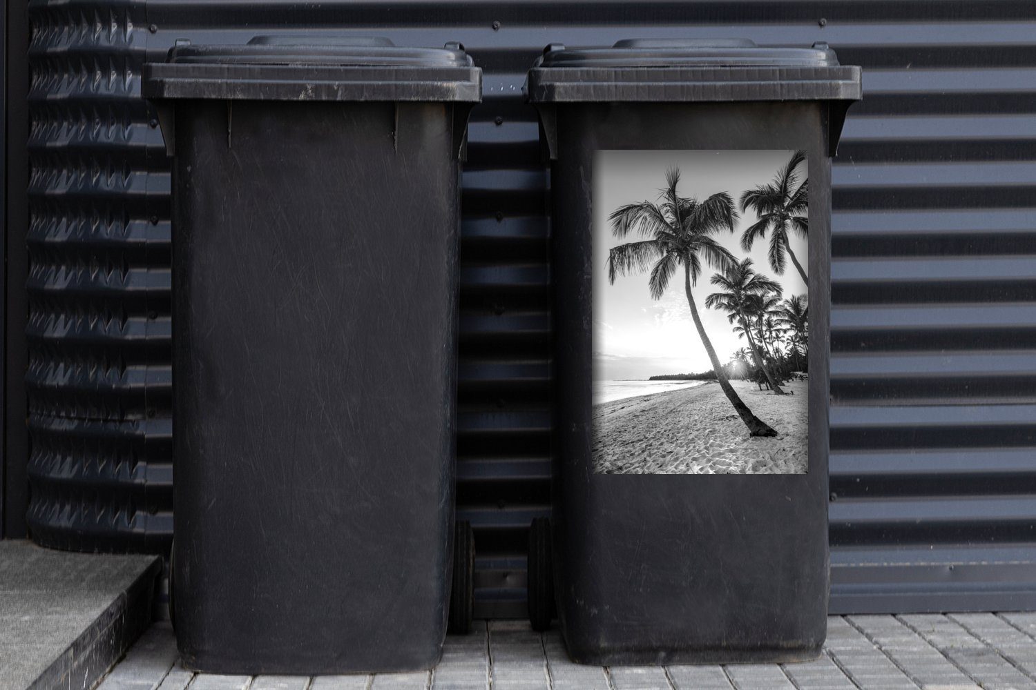 und Sticker, tropischen Container, Sonnenuntergang - schwarz MuchoWow an Mülleimer-aufkleber, Wandsticker (1 Abfalbehälter Mülltonne, weiß Strand St), einem