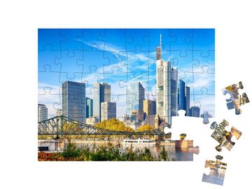 puzzleYOU Puzzle Stadtbild Frankfurts während eines sonnigen Tages, 48 Puzzleteile, puzzleYOU-Kollektionen Skyline Frankfurt