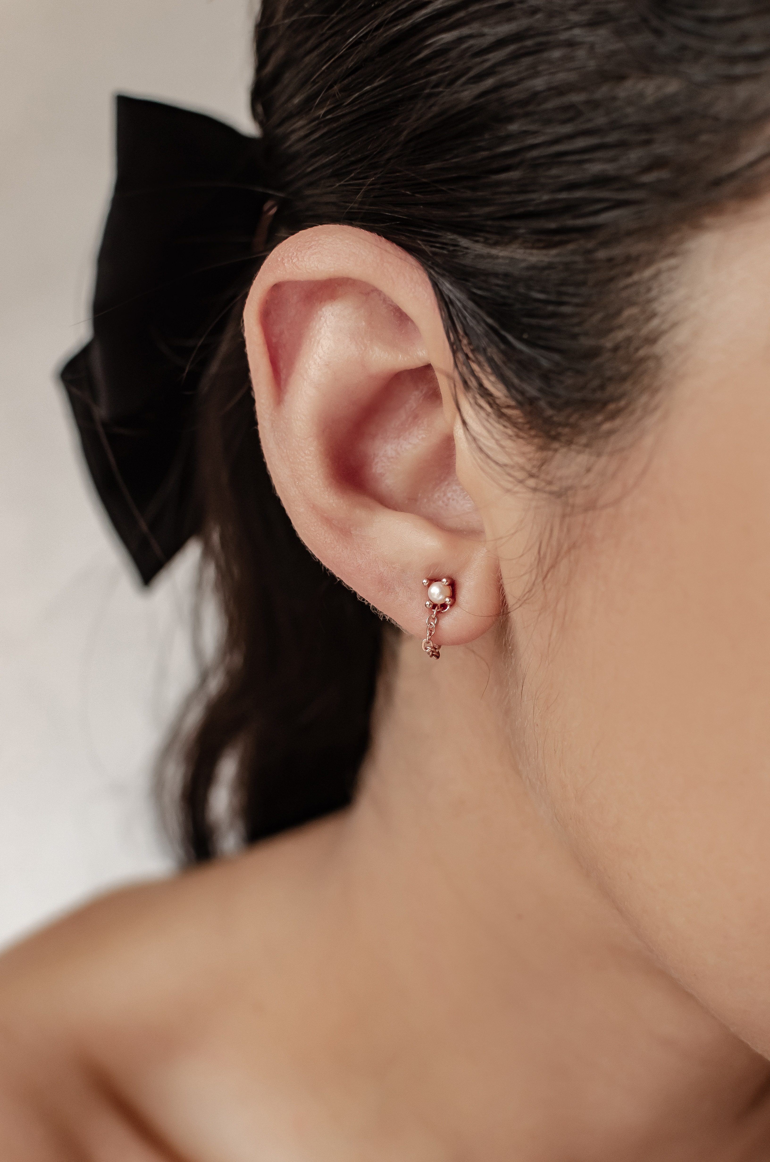Hey Happiness Perlenohrringe Tropfen Ohrstecker mit Kettchen, Dangle Ohrringe aus 925er Sterling Silber, Hochzeitschmuck
