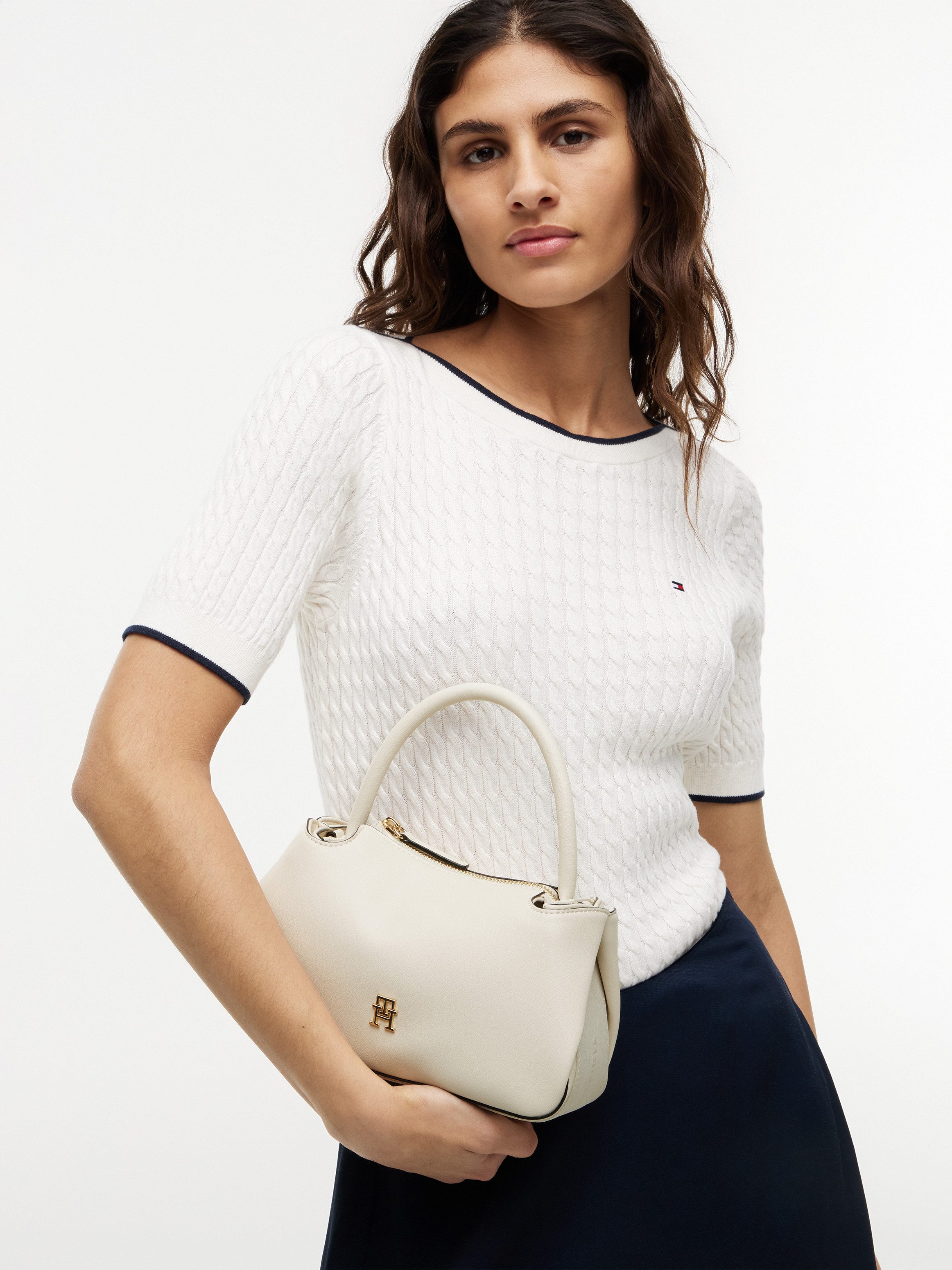Tommy Hilfiger Henkeltasche TH LOGOTAPE MINI SATCHEL, Damen Handtasche, Umhängetasche mit goldfarbenen Details