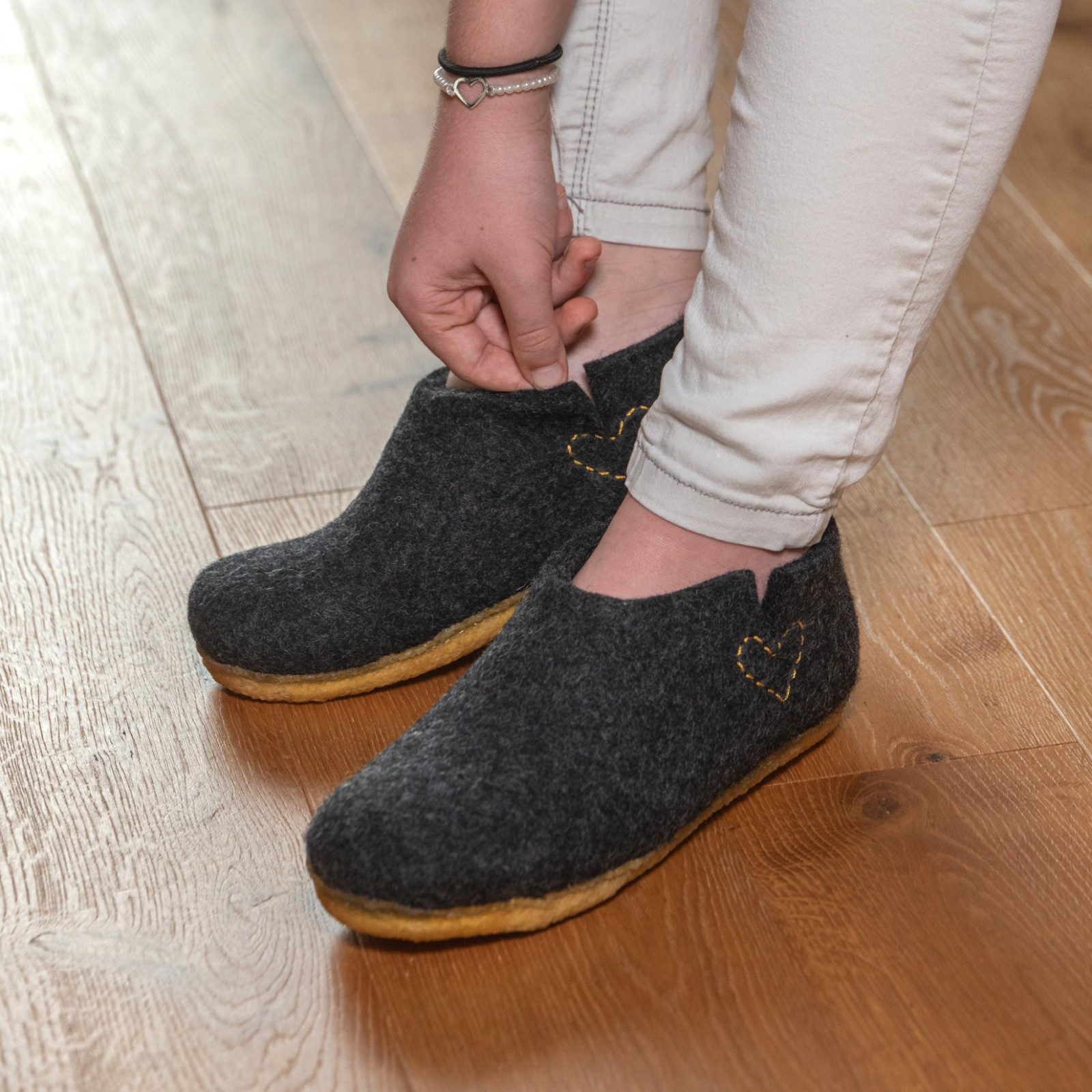 naturling Damen Boots Hausschuh (halbhohe Pantoffel mit) rutschfeste Kautschuksohle