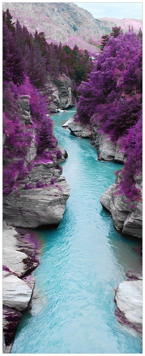 Wallario Memoboard Fluss in lilafarbener Schlucht