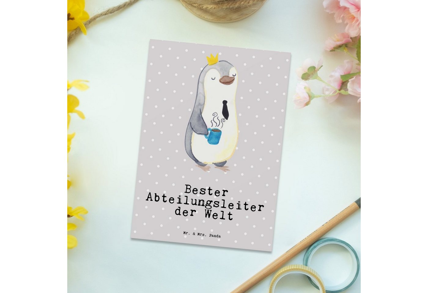 Thumbnail - Mr. & Mrs. Panda Postkarte Pinguin Bester Abteilungsleiter der Welt - Grau Pastell - Geschenk, A, Glücksmomente teilen