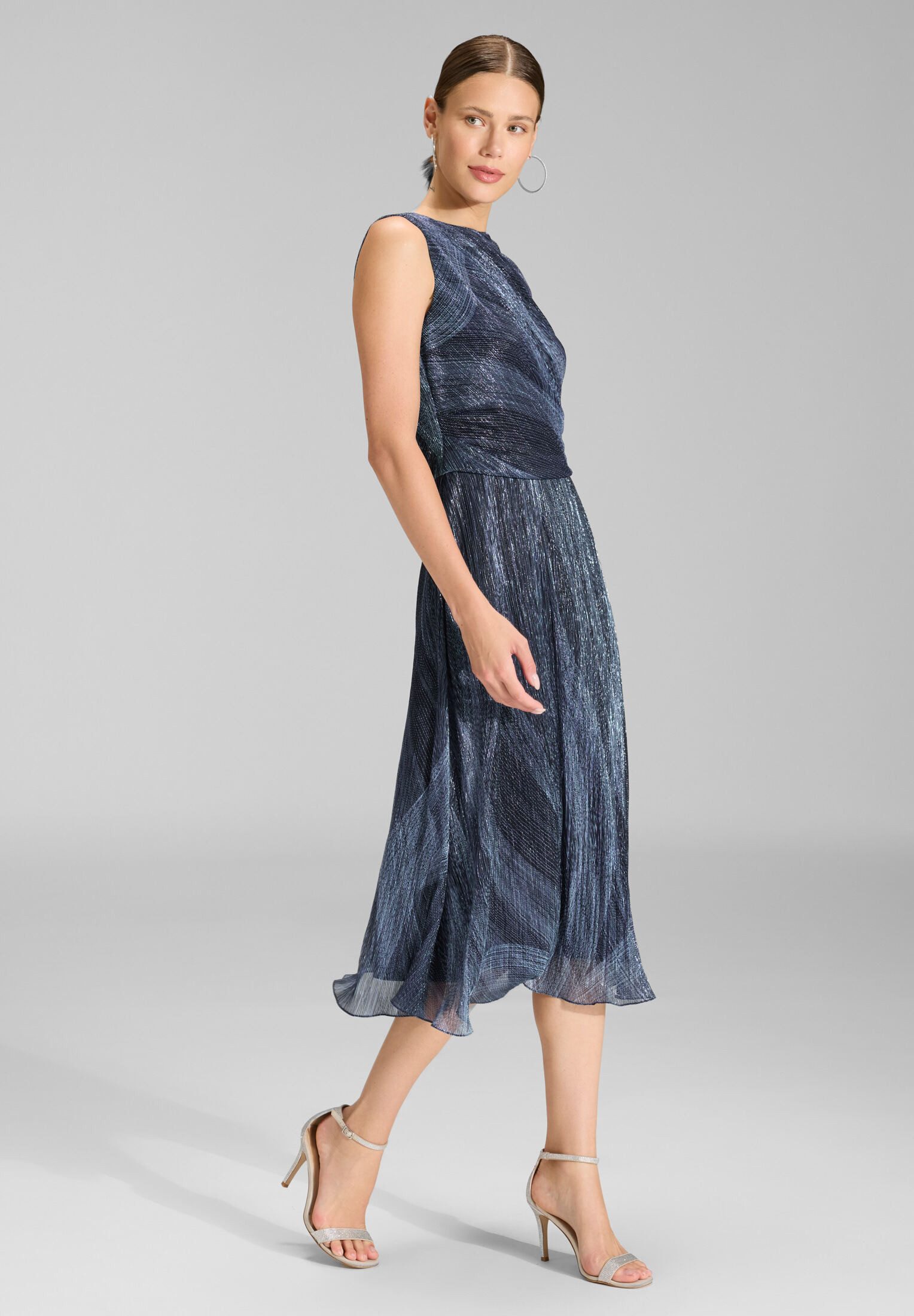 SWING Cocktailkleid - Plissiertes Kleid mit Metallicfäden Taillierter Schnitt mit ausgestelltem Rockteil – Bild 5 von 5