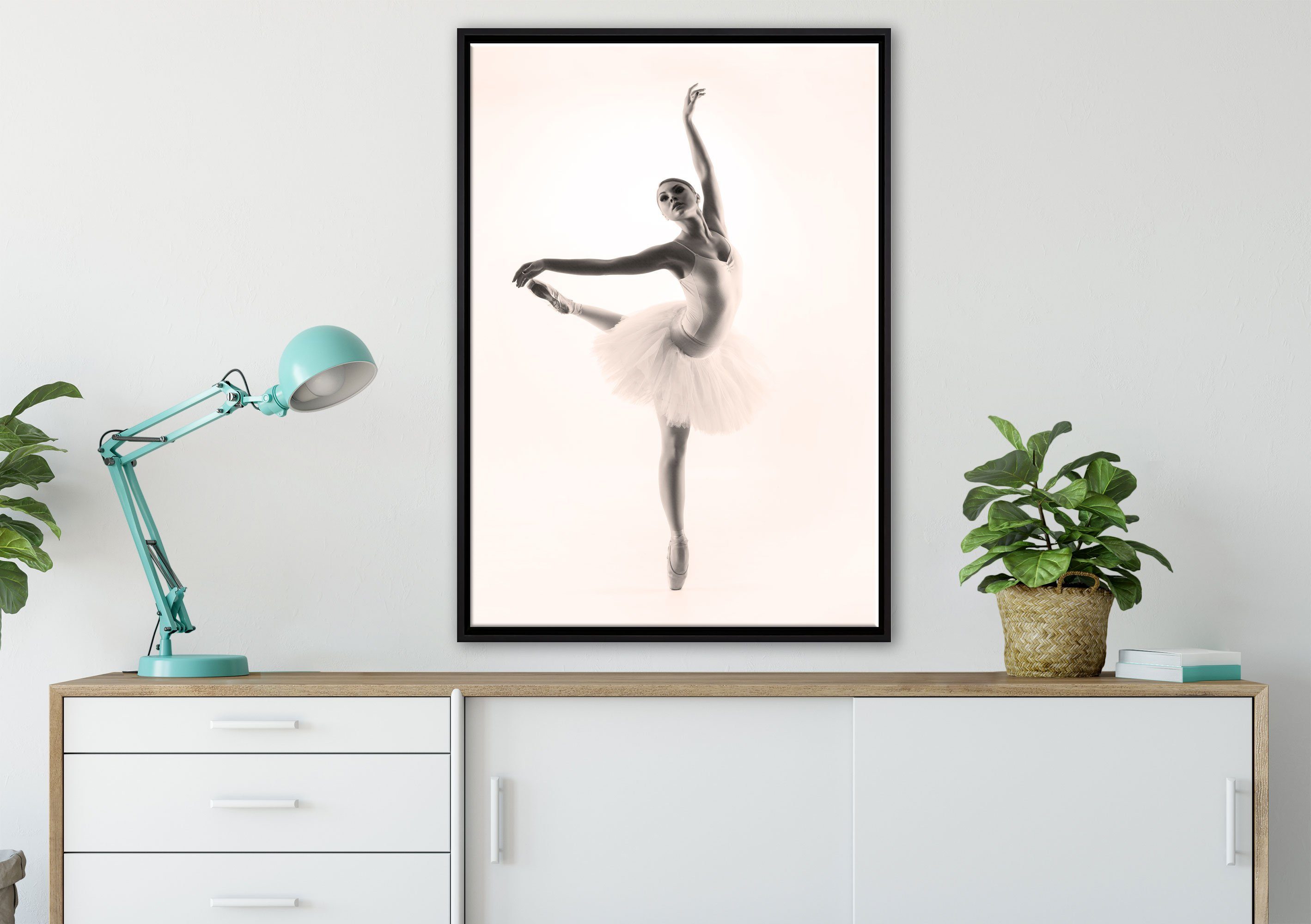 Pixxprint Leinwandbild in Leinwandbild gefasst, (1 bespannt, Schattenfugen-Bilderrahmen St), Ballerina, fertig Wanddekoration einem Ästhetische Zackenaufhänger inkl