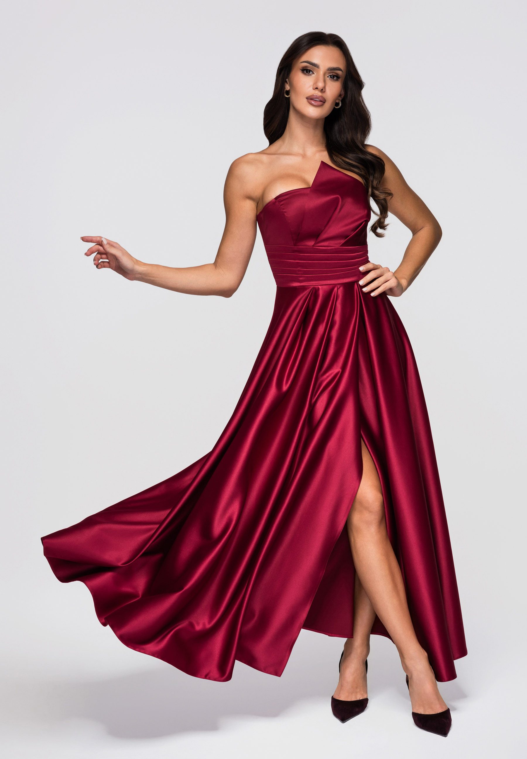 OMBRE Abendkleid Trägerloses Satinkleid mit hohem Schlitz
