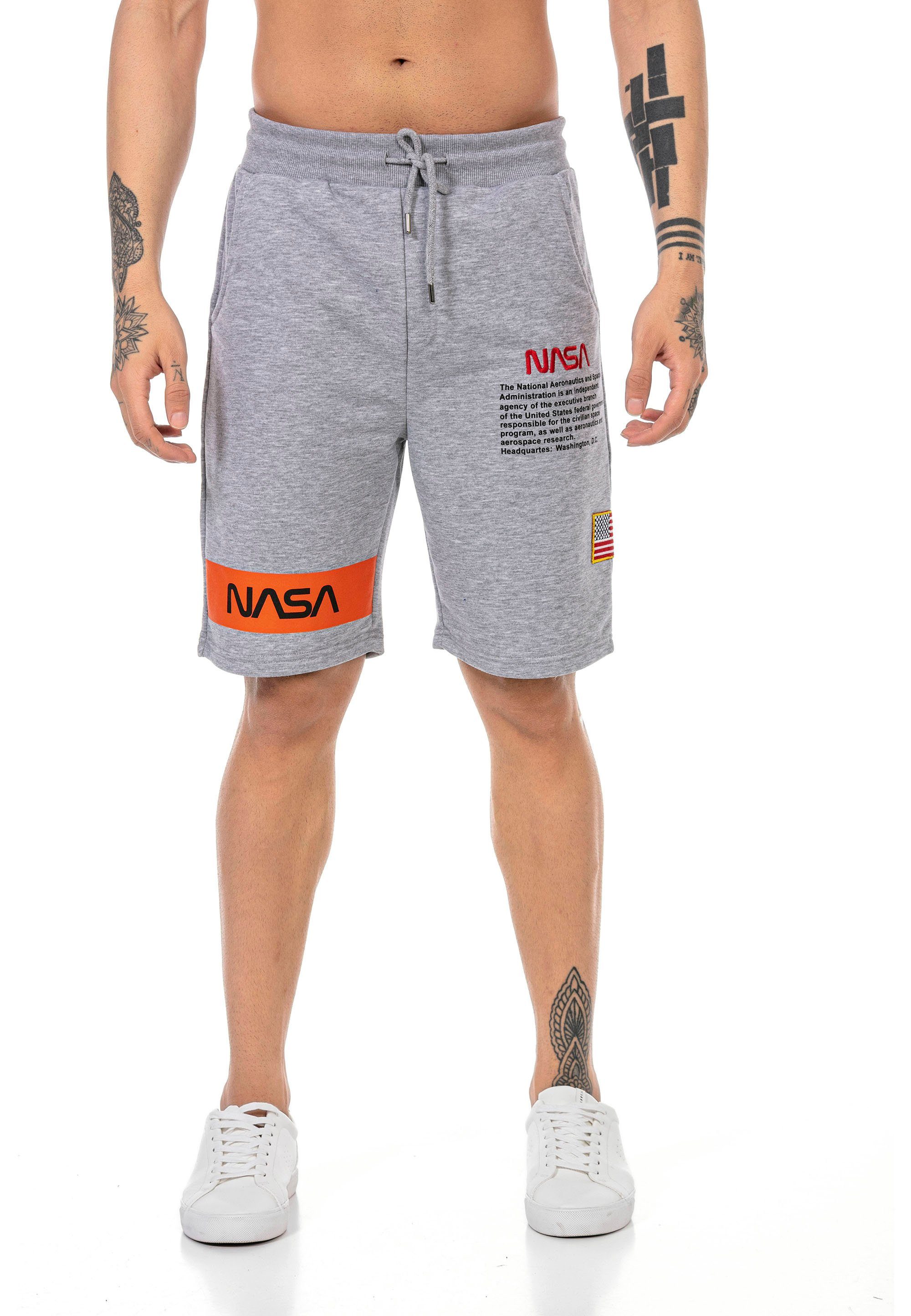 Shorts Plano gesticktem NASA-Motiv RedBridge grau-weiß mit