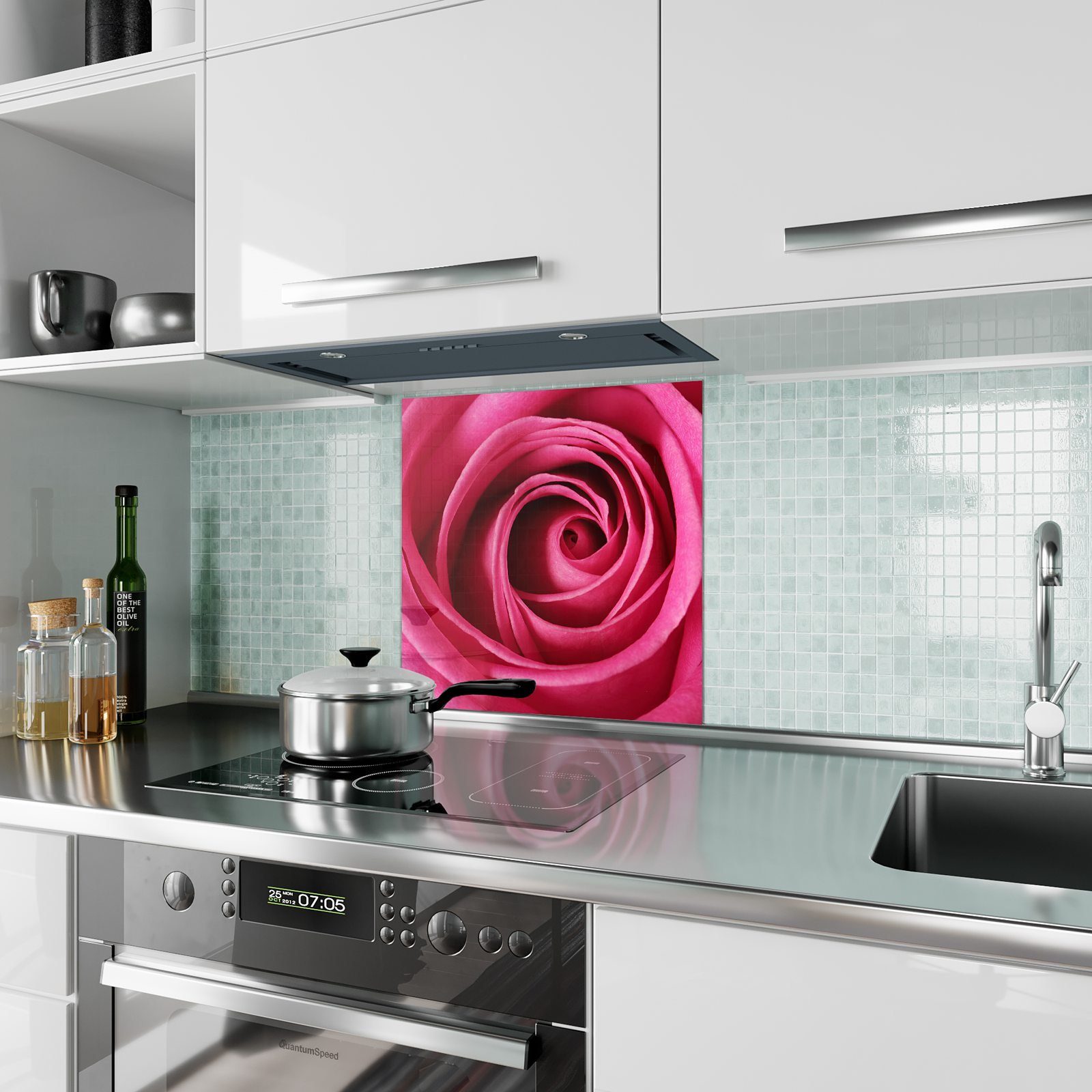 Nahem von Spritzschutz Primedeco Küchenrückwand Küchenrückwand Blume Glas Motiv mit