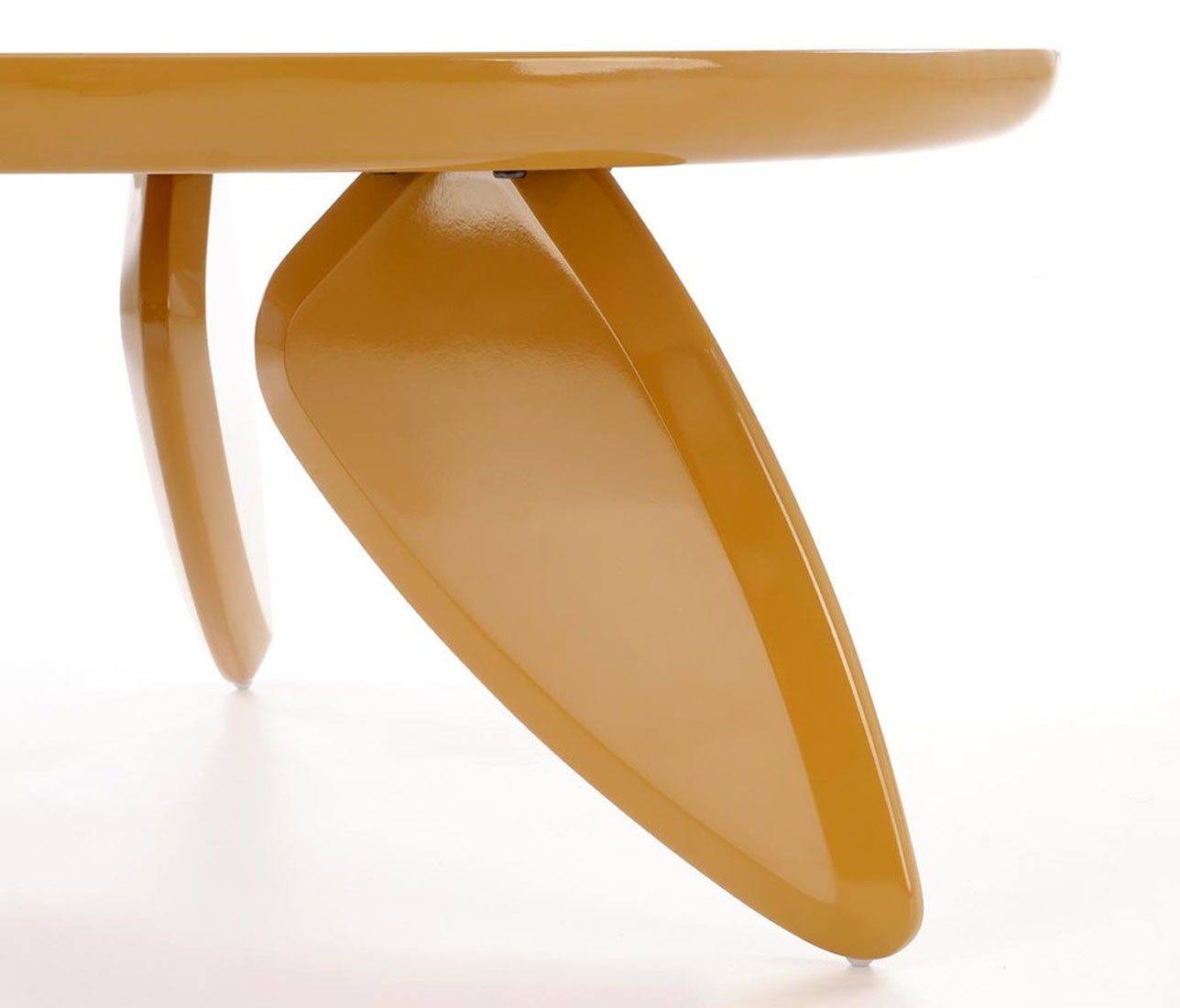 Feldmann-Wohnen Couchtisch Soraya (runde Tischplatte, 1-St., moderne Optik, 3-beinig, Hochglanz), Senfgelb Hochglanz, 80x80x36cm