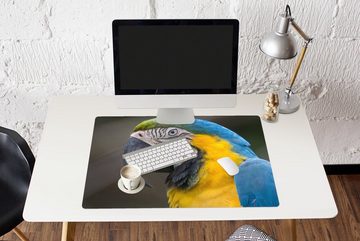 MuchoWow Gaming Mauspad Blauer und gelber Ara Fotodruck (1-St), Büro für Tastatur und Maus, Mousepad Gaming, 90x60 cm, XXL, Großes
