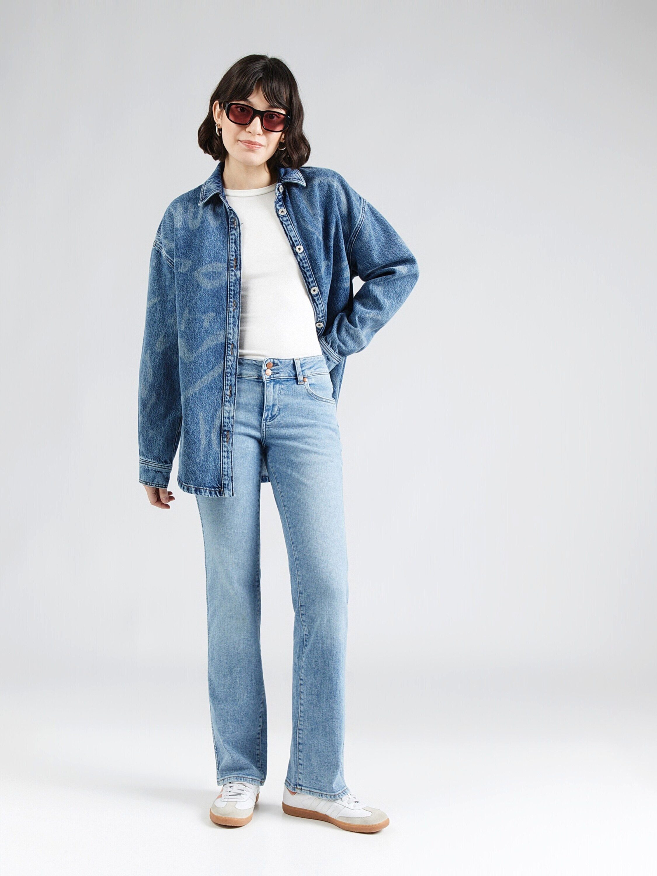 Wrangler Bootcut-Jeans LOW RISE BOLD BOOT (1-tlg) Plain/ohne Details
