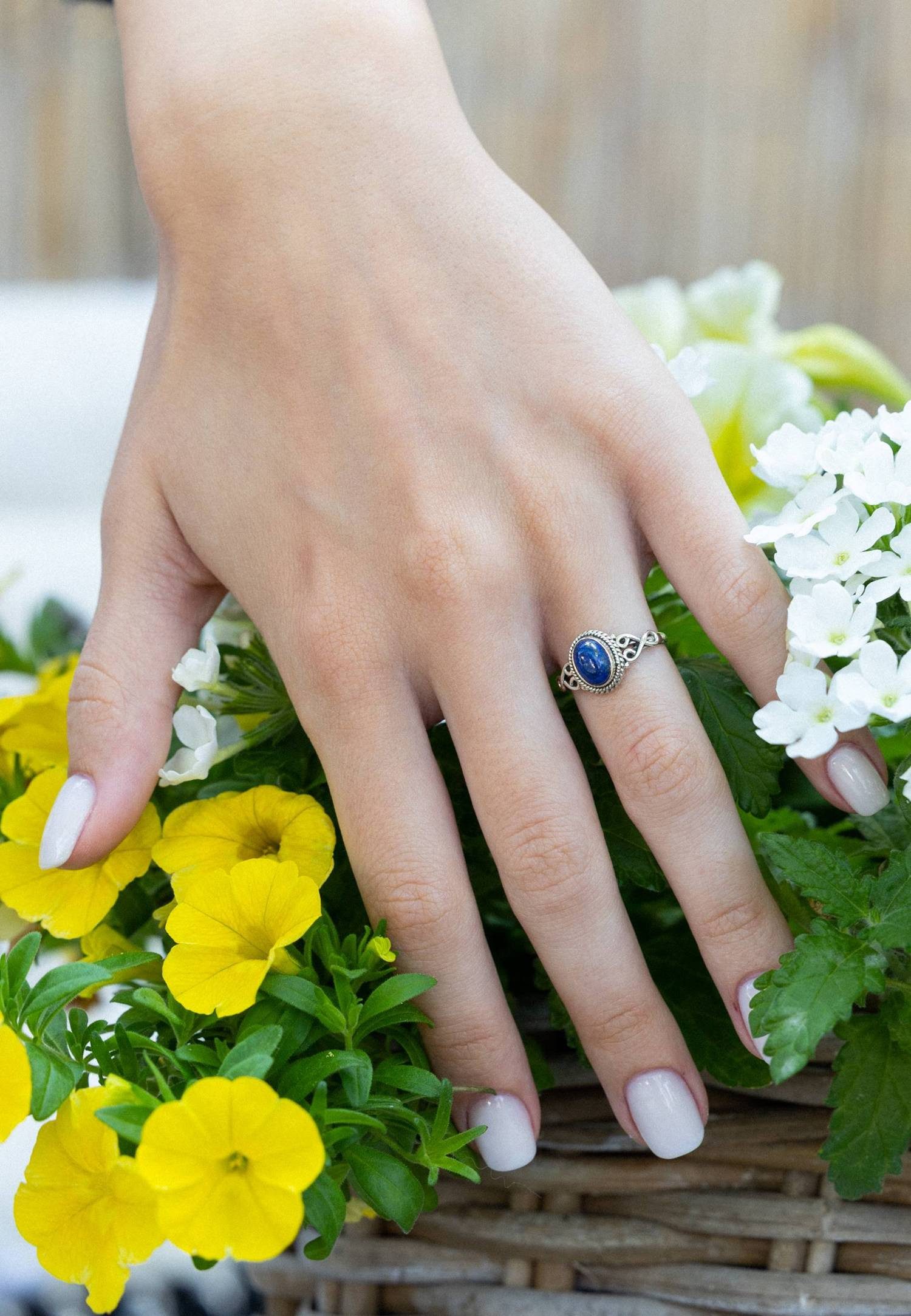 mantraroma Silberring BAGHIMI oval aus 925 Silber mit Lapis Lazuli (Ring mit Schmuckbeutel), Damenring aus 925er Silber – Bild 4 von 5