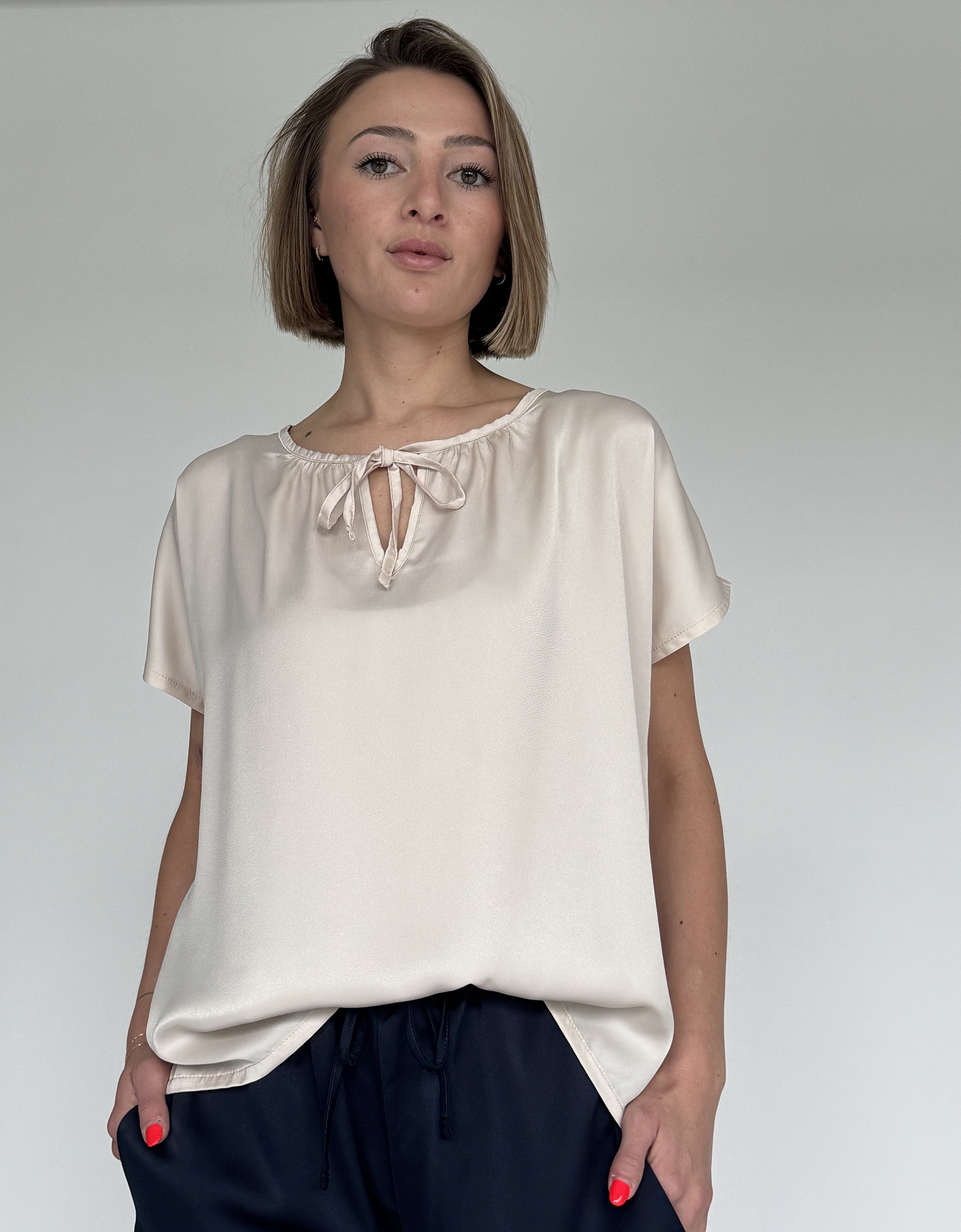 Zuckerwatte Satinbluse mit V-Ausschnitt, SILK TOUCH