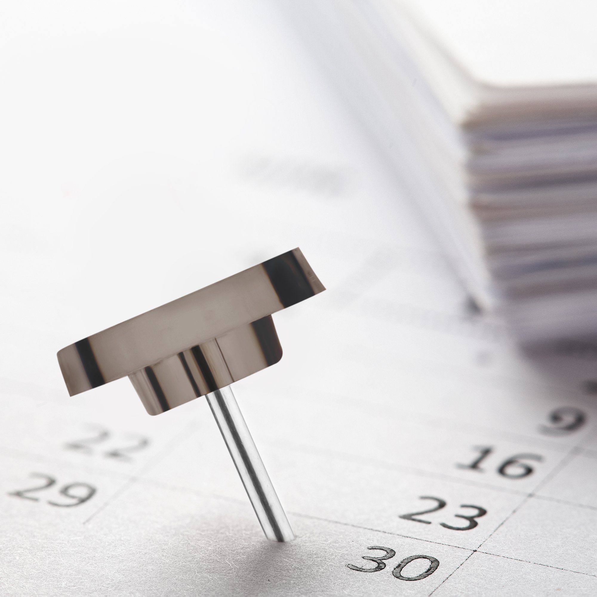 kwmobile Pinnnadel 100x Reißzwecken flacher Kopf - Pinnadeln - Stecknadeln für Pinnwand