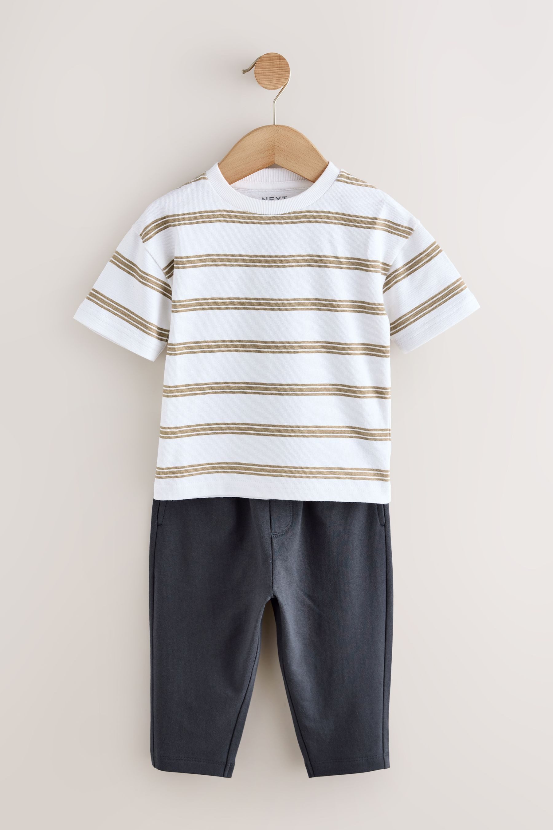 Next Shirt, Hose & Jäckchen Jersey-Hemd, T-Shirt und Jogginghose, 3er-Set (3-tlg)