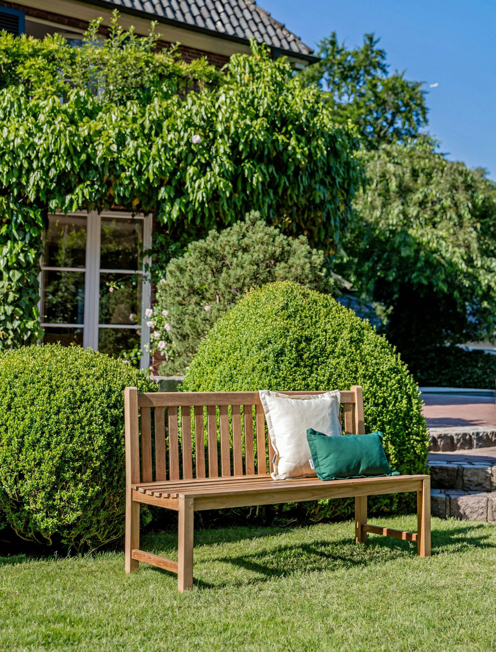 Kai Wiechmann Gartenbank Massive Teakbank ohne Armlehnen als wetterfeste Teak Sitzbank, nachhaltige und unbehandelte Teakholzbank