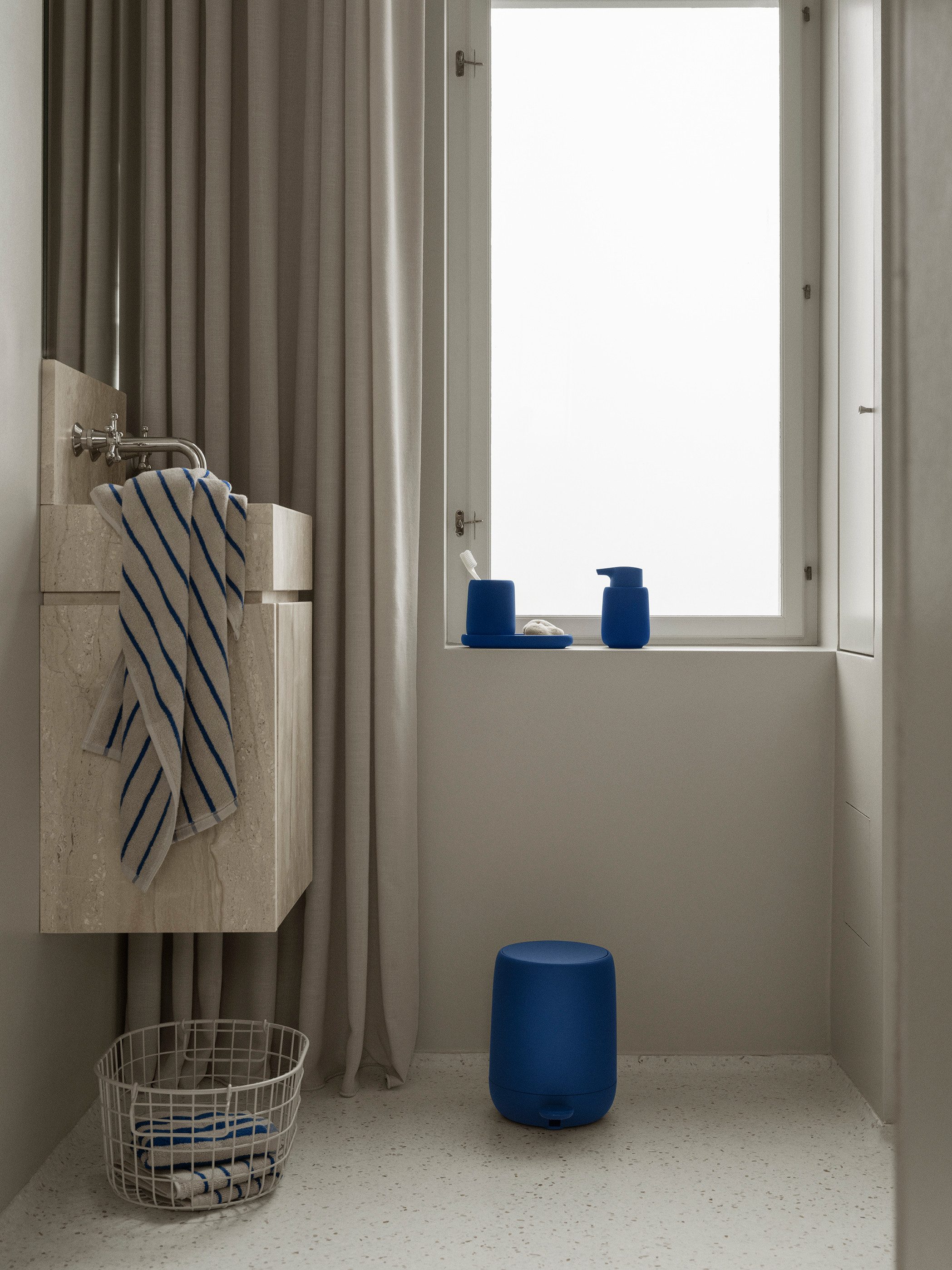 blomus Tablett -SONO- Ablageschale: Hochwertige Keramik mit Soft-Touch-Oberfläche, Keramik, Keramik, Silikon, Soft-Touch-Oberfläche, Innen glasiert, Pflegeleicht
