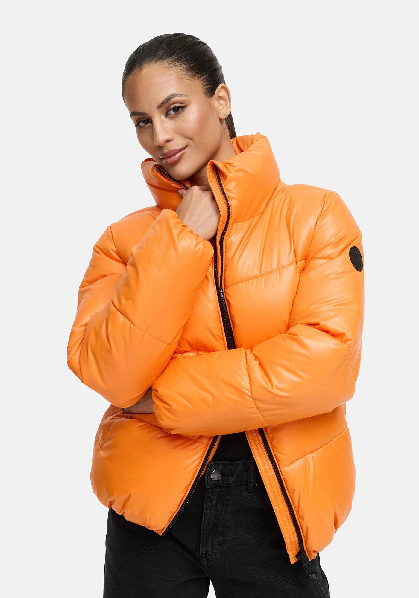 Marikoo Winterjacke Hazalee mit leicht gläzendem Obermaterial und hohem Kragen