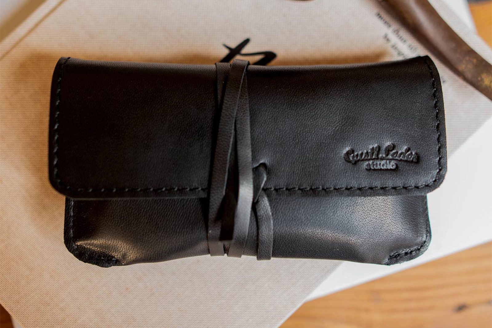 Gusti Leder Etui Gusti Leder Tabaktasche Jesse günstig online kaufen