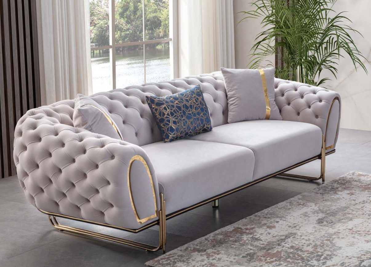 JVmoebel Chesterfield-Sofa Weißes Sofa mit Edelstahl-Akzenten und Polyätherschaum-Polsterung, Packung, Made in Europa