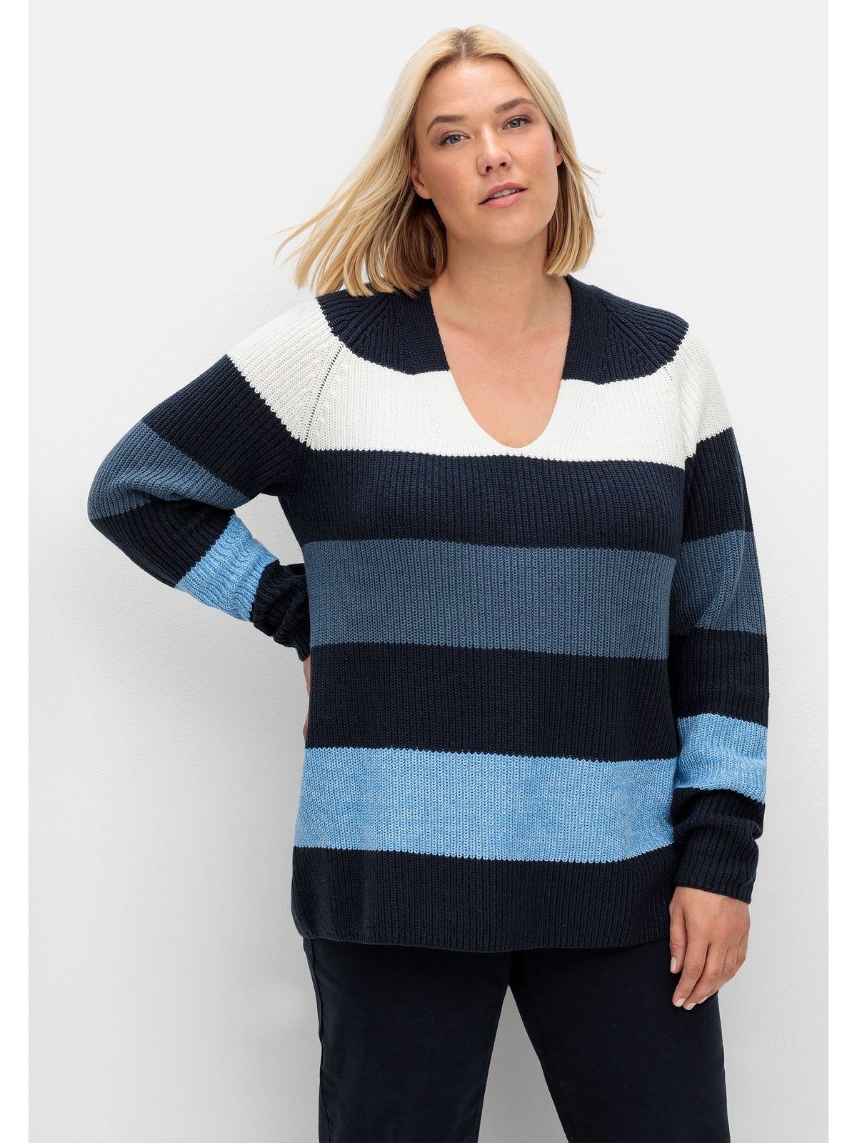 Sheego V-Ausschnitt-Pullover Große Größen im Patentstrick, mit Blockstreifen nachtblau gestreift