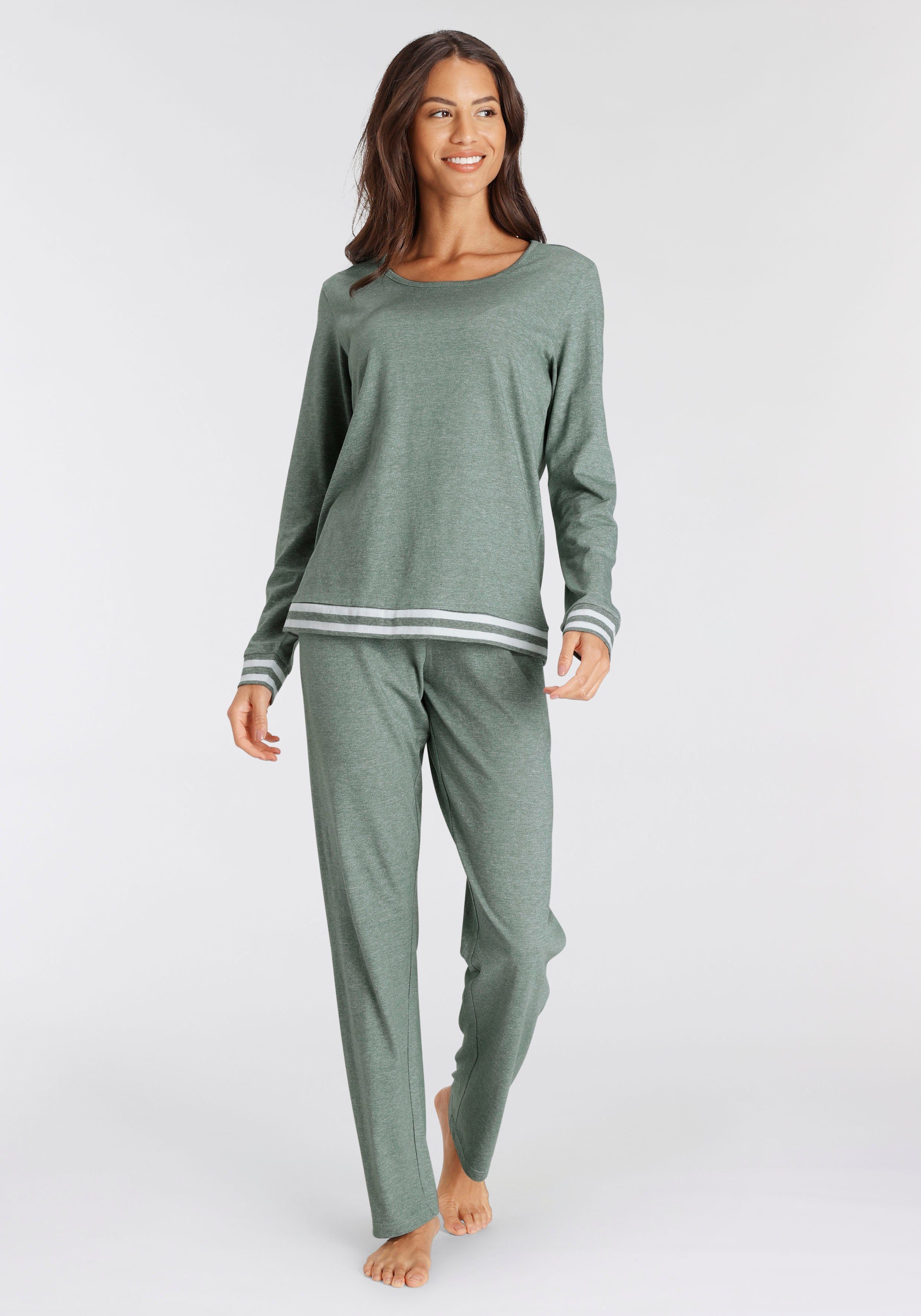 Vivance Dreams Pyjama (2 tlg) mit gestreiften Bündchen. € 34,99