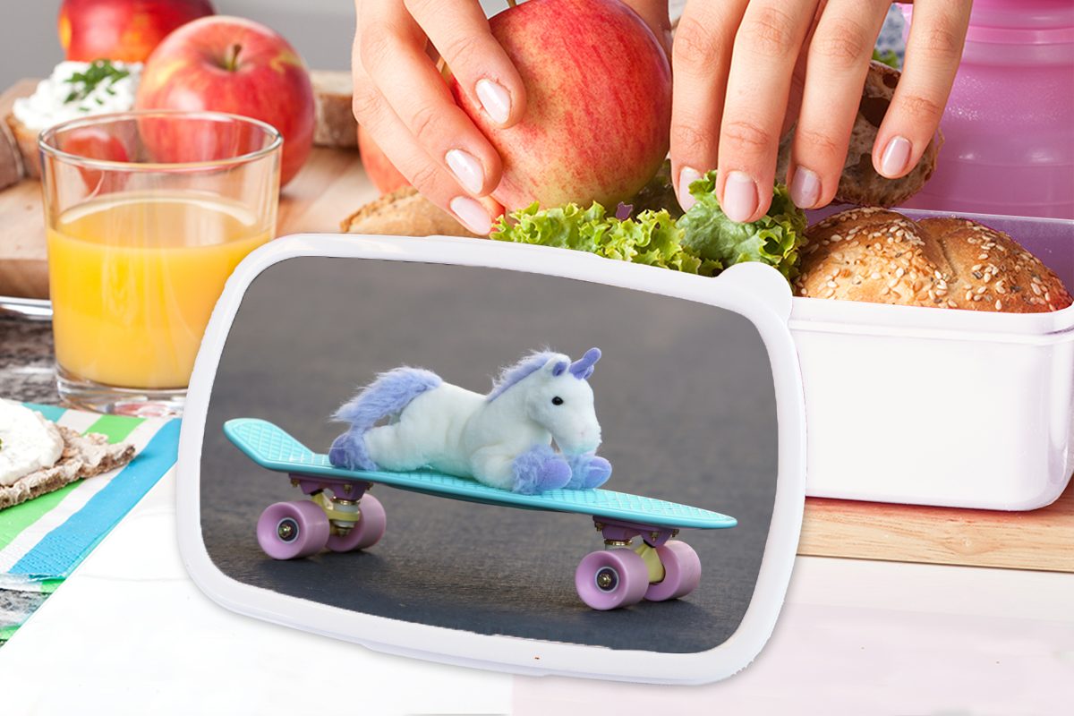 Jungs Kinder Brotbox Skateboard, Lunchbox weiß MuchoWow und Mädchen Kunststoff, (2-tlg), Brotdose, für und Erwachsene, Einhorn auf für