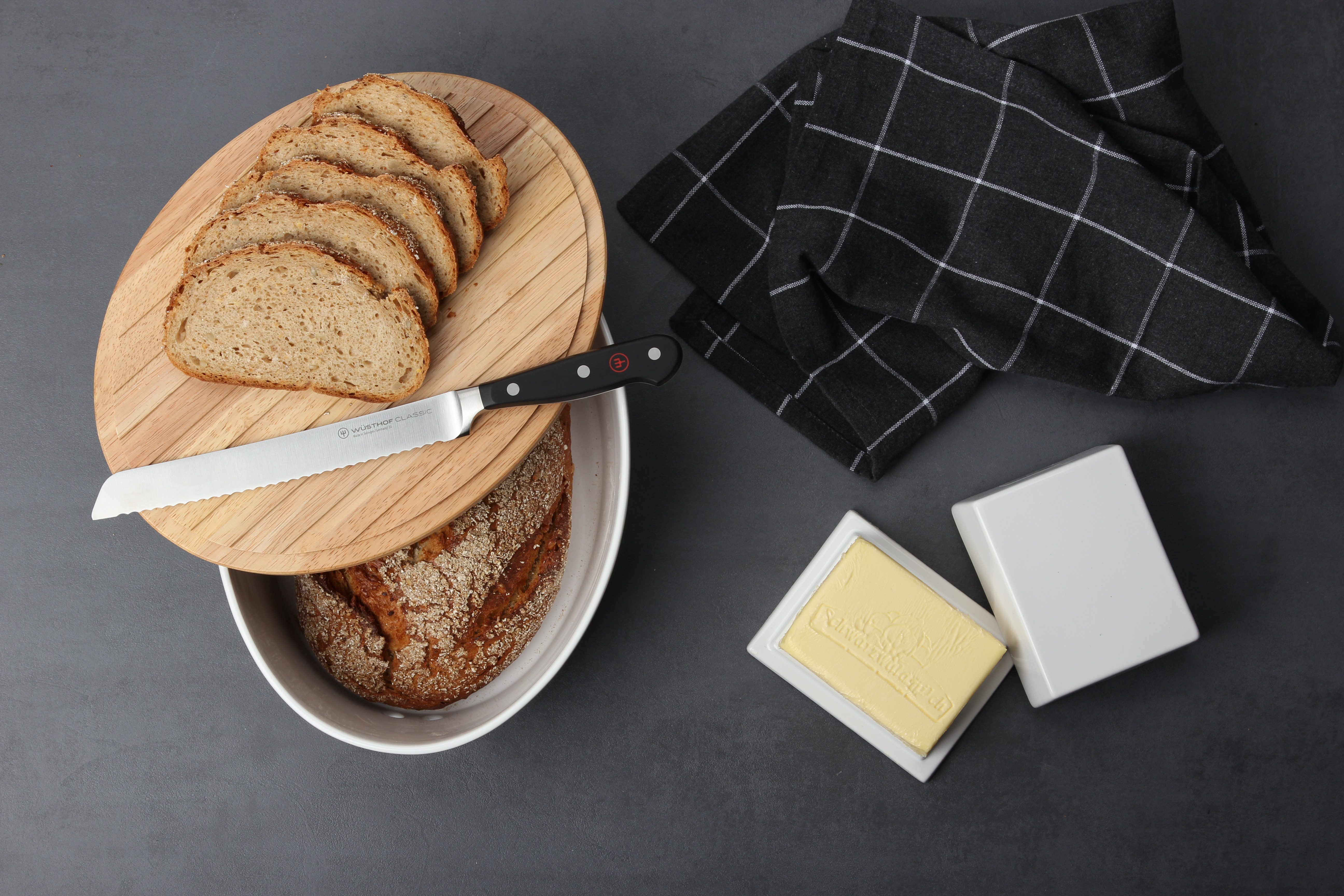 Continenta Brotkasten, Keramik, (1-tlg), Brottopf, mit Holzdeckel, auch als Brotschneidbrett nutzbar